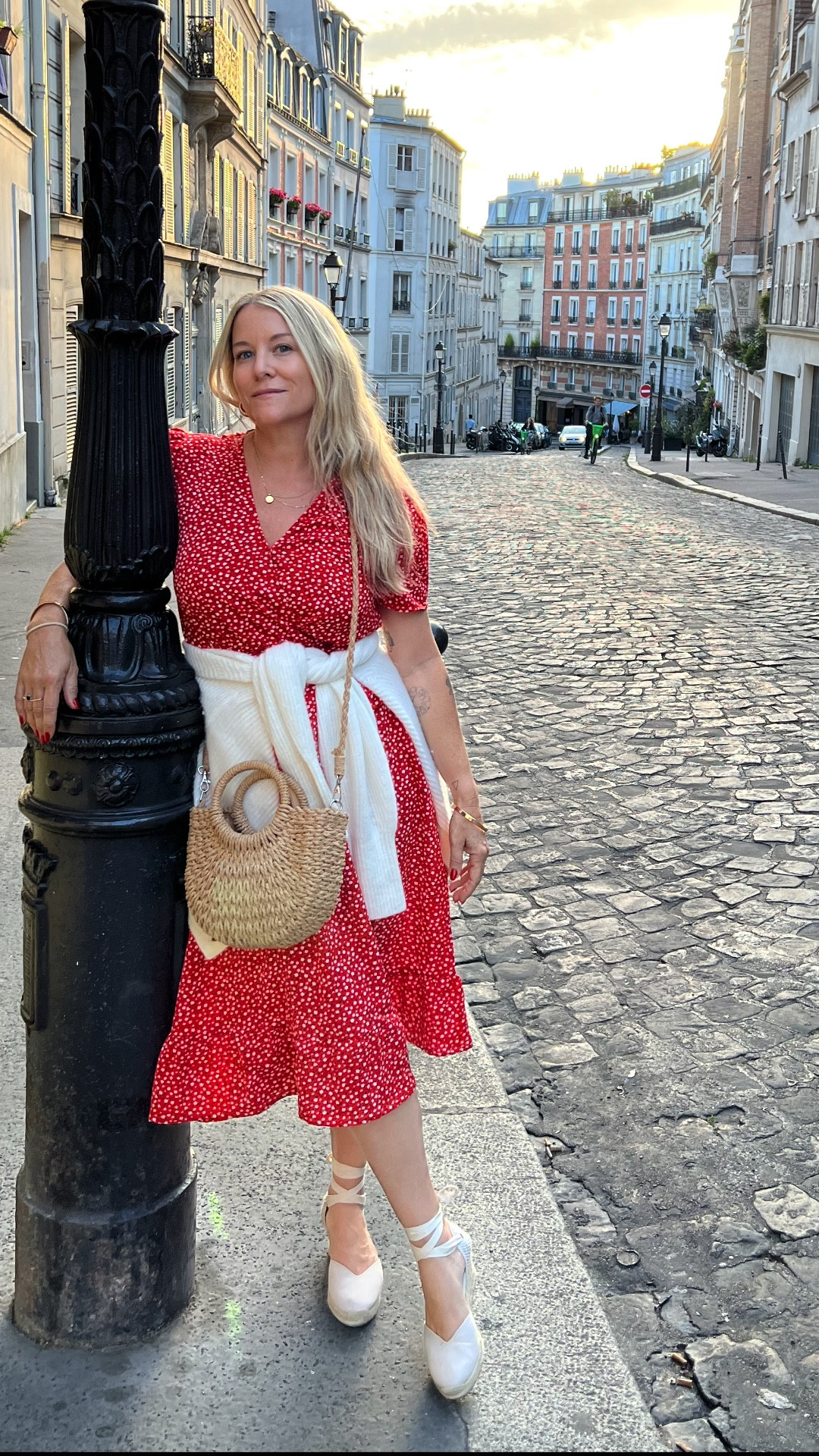 Spring is around the corner, I can’t wait to get back to my dresses! This dress is an Amazon find from last summer, I wore it out to dinner in Paris and felt so cute!!  I’m 5’3” so I did take the hem up about 4” but it fit great either way! ❤️ Pair it with espadrilles and a red lip! Voila! 