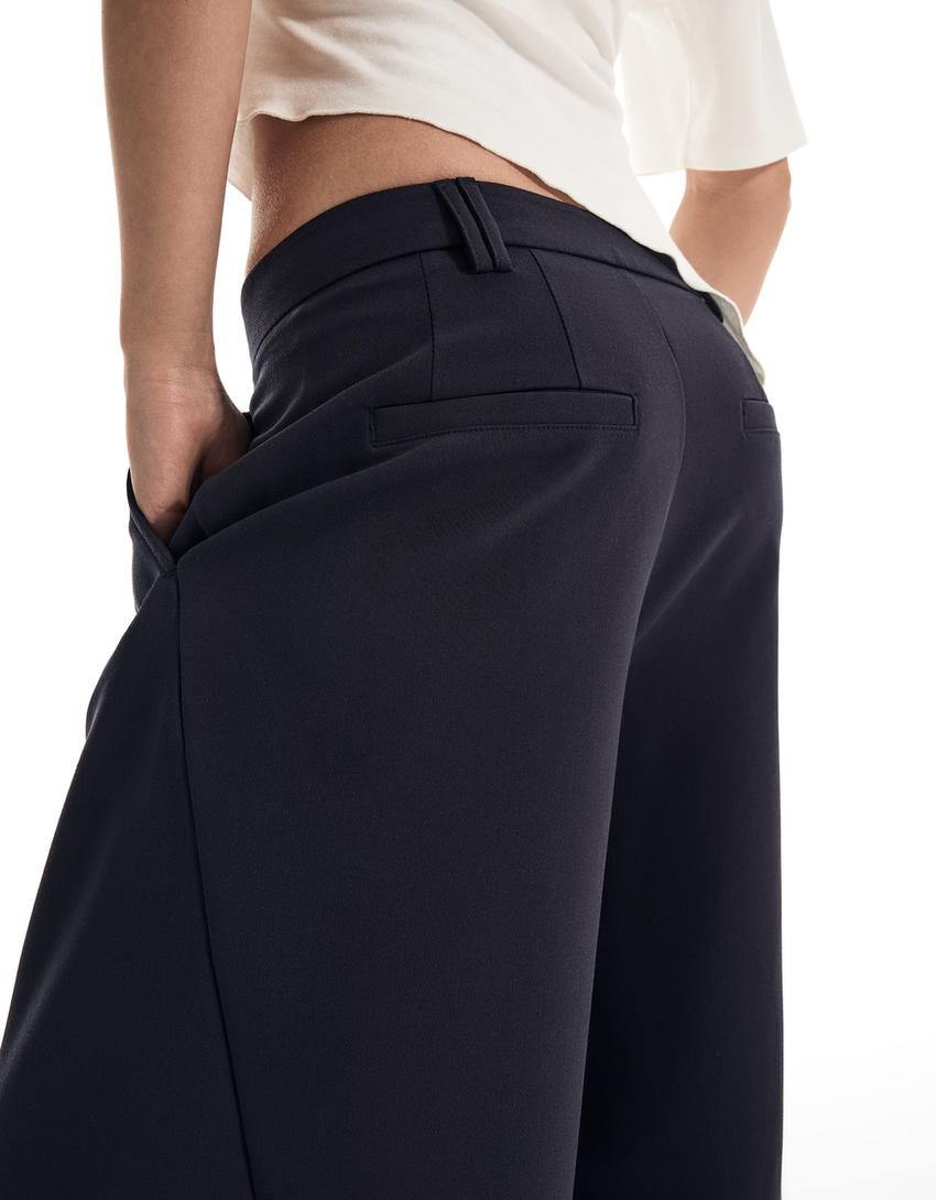 Voluminöse Hose aus Doppelgewebe - Hosen - Damen | Bershka DE