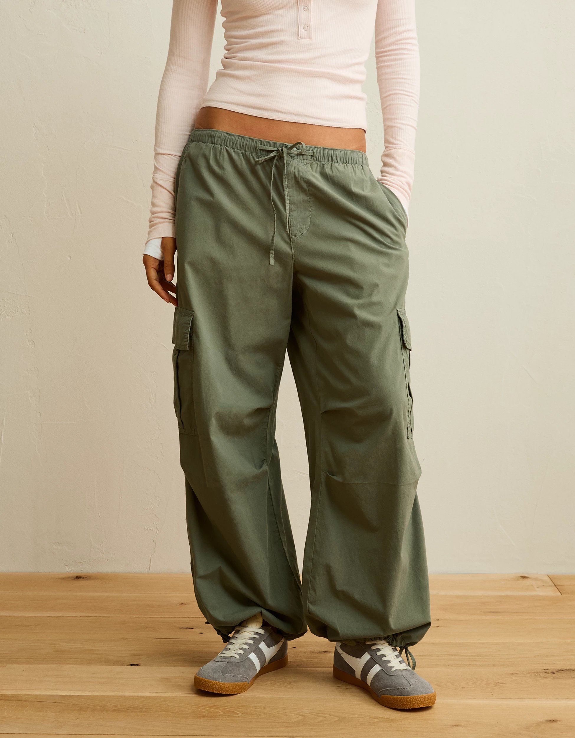 AE Low-Rise Baggy Cargo Parachute Pant | American Eagle Outfitters (US & CA)