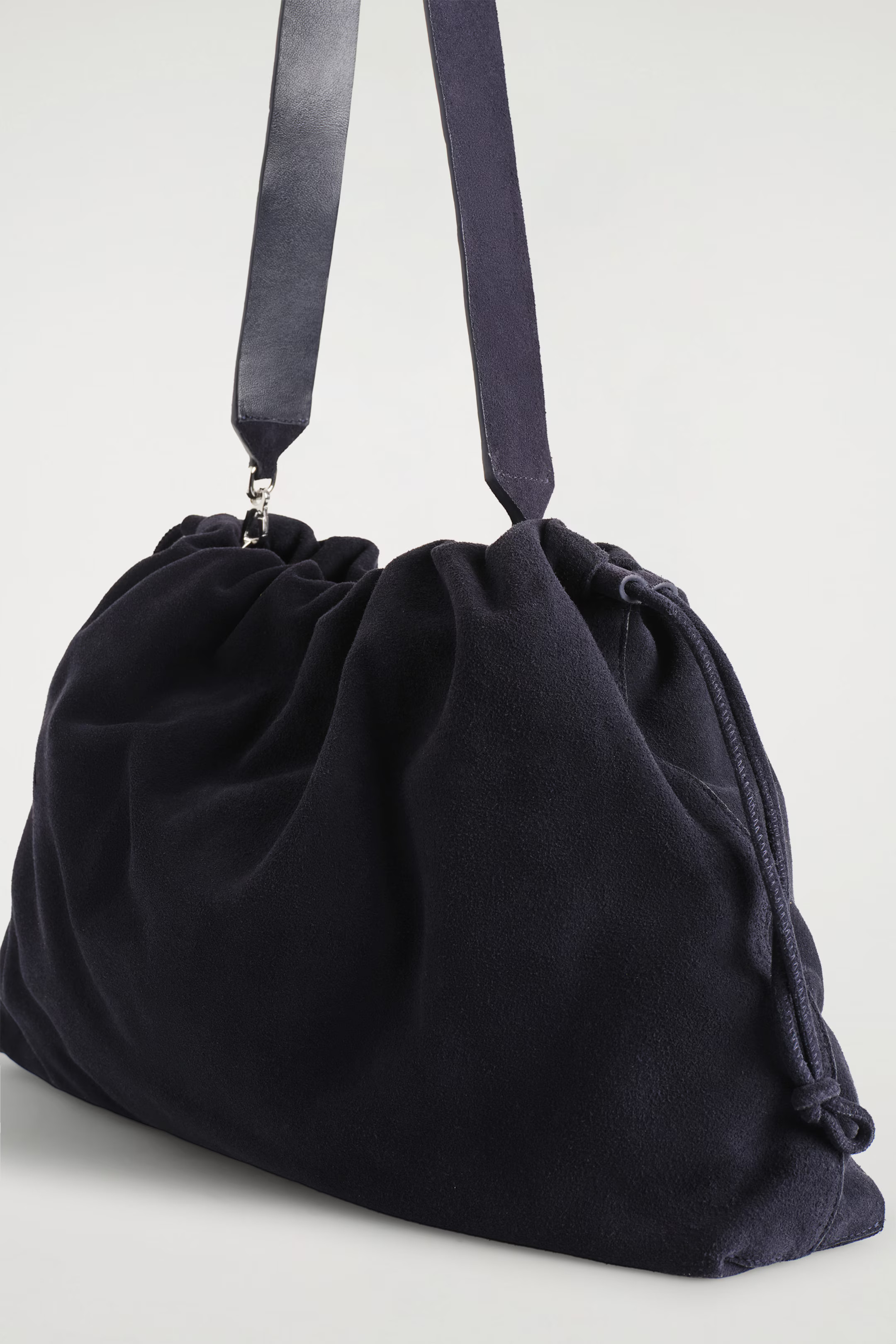 CAVATELLI CLUTCH BAG - SUEDE - NAVY | COS GB | COS UK