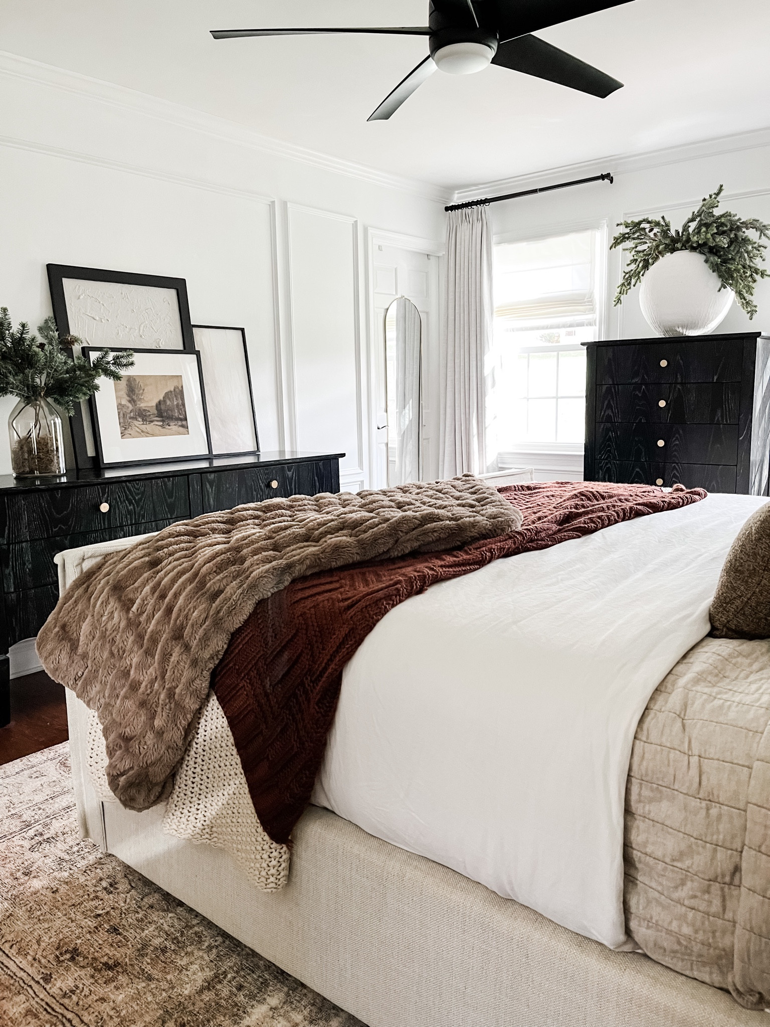 Cozy bedroom, holiday bedroom, Christmas bedroom 

#LTKHoliday #LTKhome #LTKSeasonal