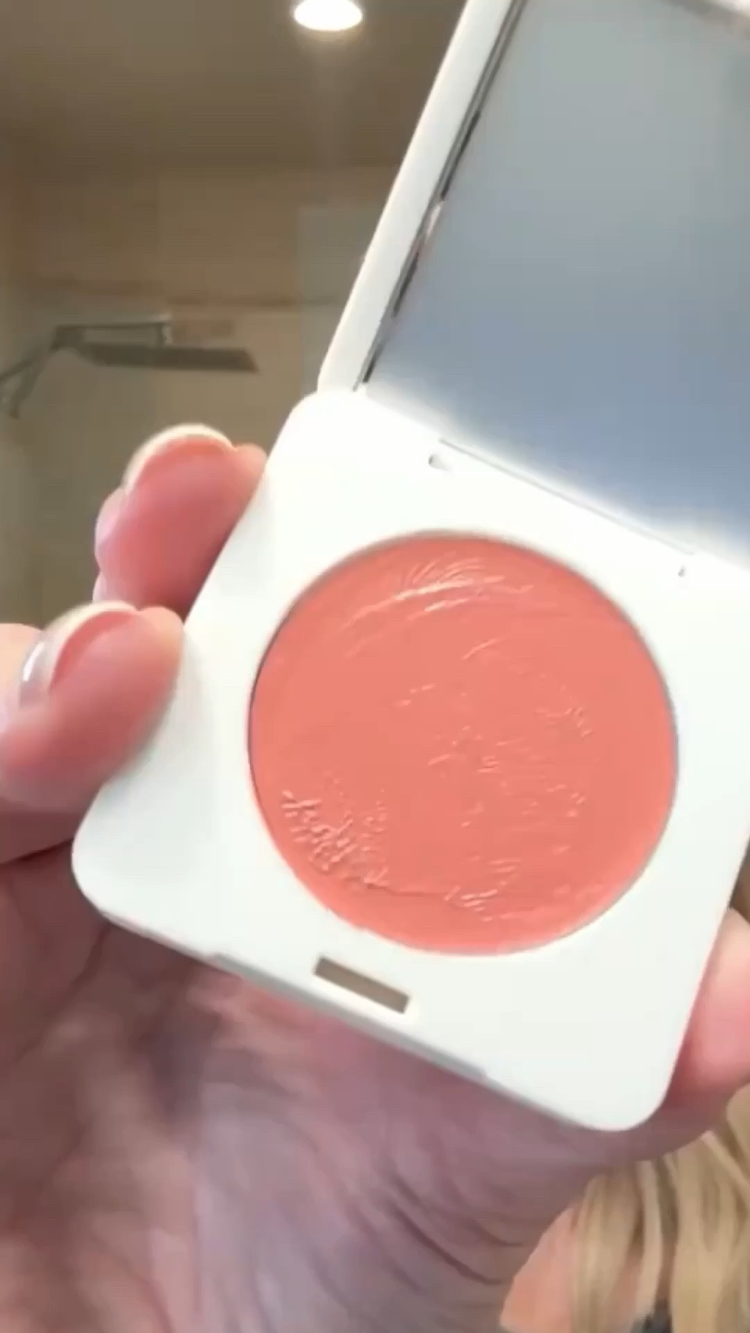 One of my favorite blushes of 2025 🔥 

#blush #makeup #makeupover40 