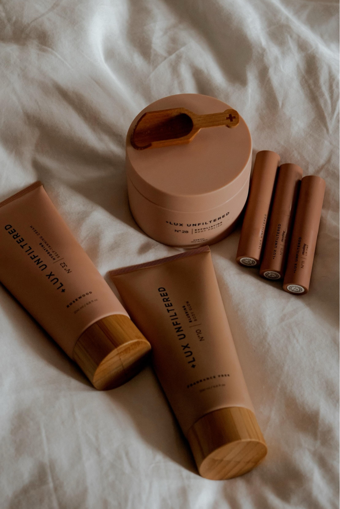 Fake tan, real me 👌🏼The baddest in the game @luxunfiltered ☀️ I am beyond impressed by this self tanning hydrating cream, @sivanayla I admire your vision 🫡 LINK 🔗 TO SHOP IN STORIES AND BIO

#luxunfiltered #selftanner #beauty