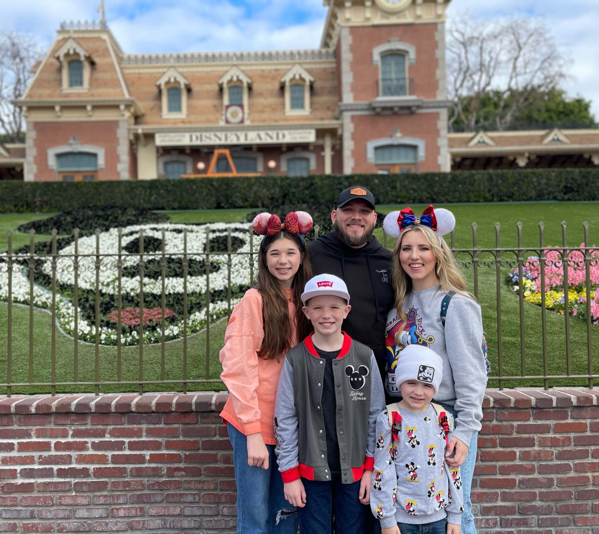 Disney Days! Day 1 outfit. 

Comfy sweatshirts + jeans + a good pair of sneaks! 

Wearing size Medium for a baggier style
Mickey Mouse / Disney Outfit 

#LTKfindsunder50 #LTKstyletip #LTKkids