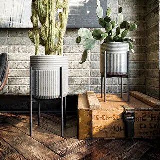 Julian Industrial Modern Planters (Set of 2) | Bed Bath & Beyond