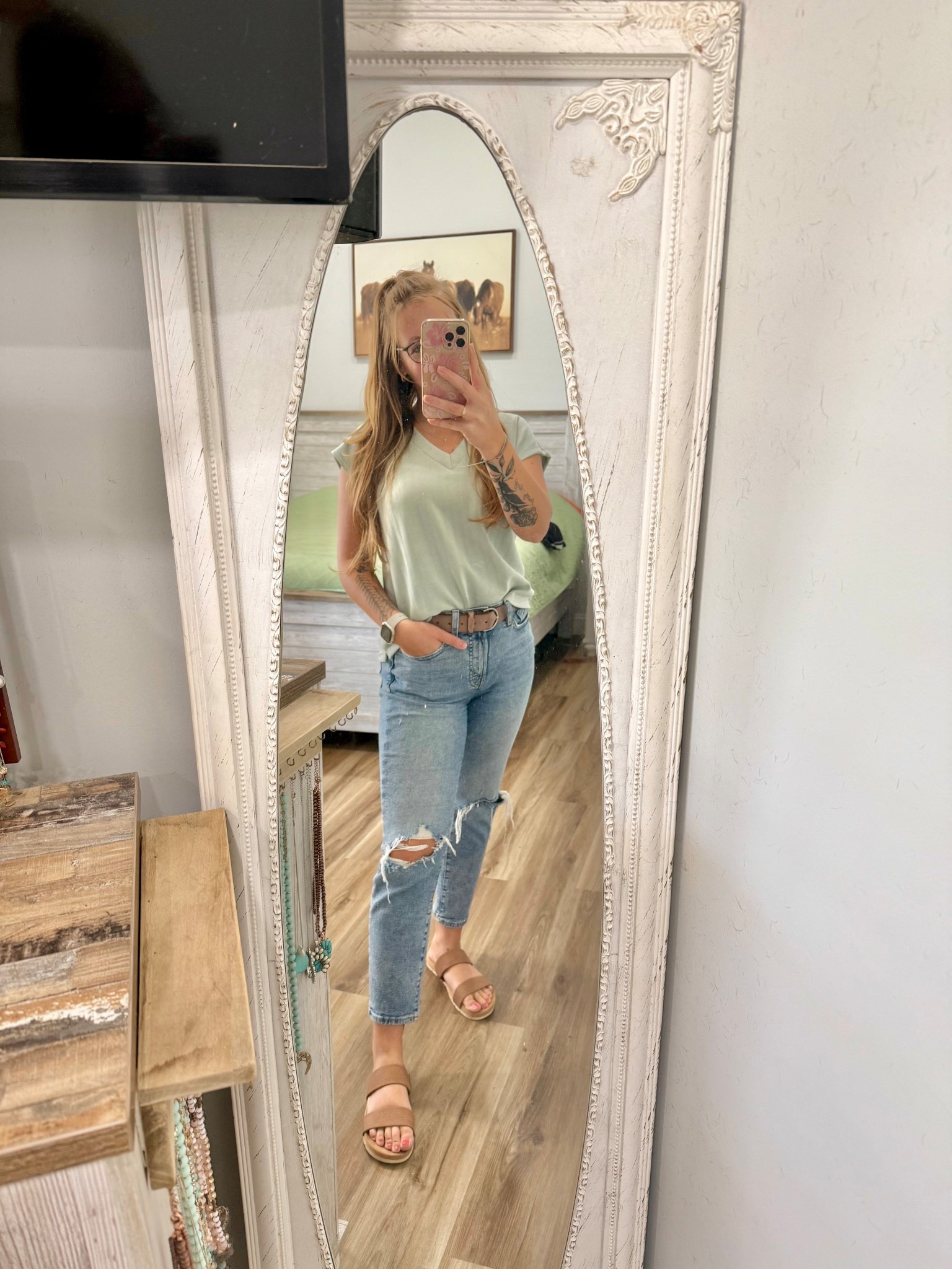 We love a simple outfit & jeans from Old Navy 💚

#LTKFindsUnder100 #LTKFindsUnder50