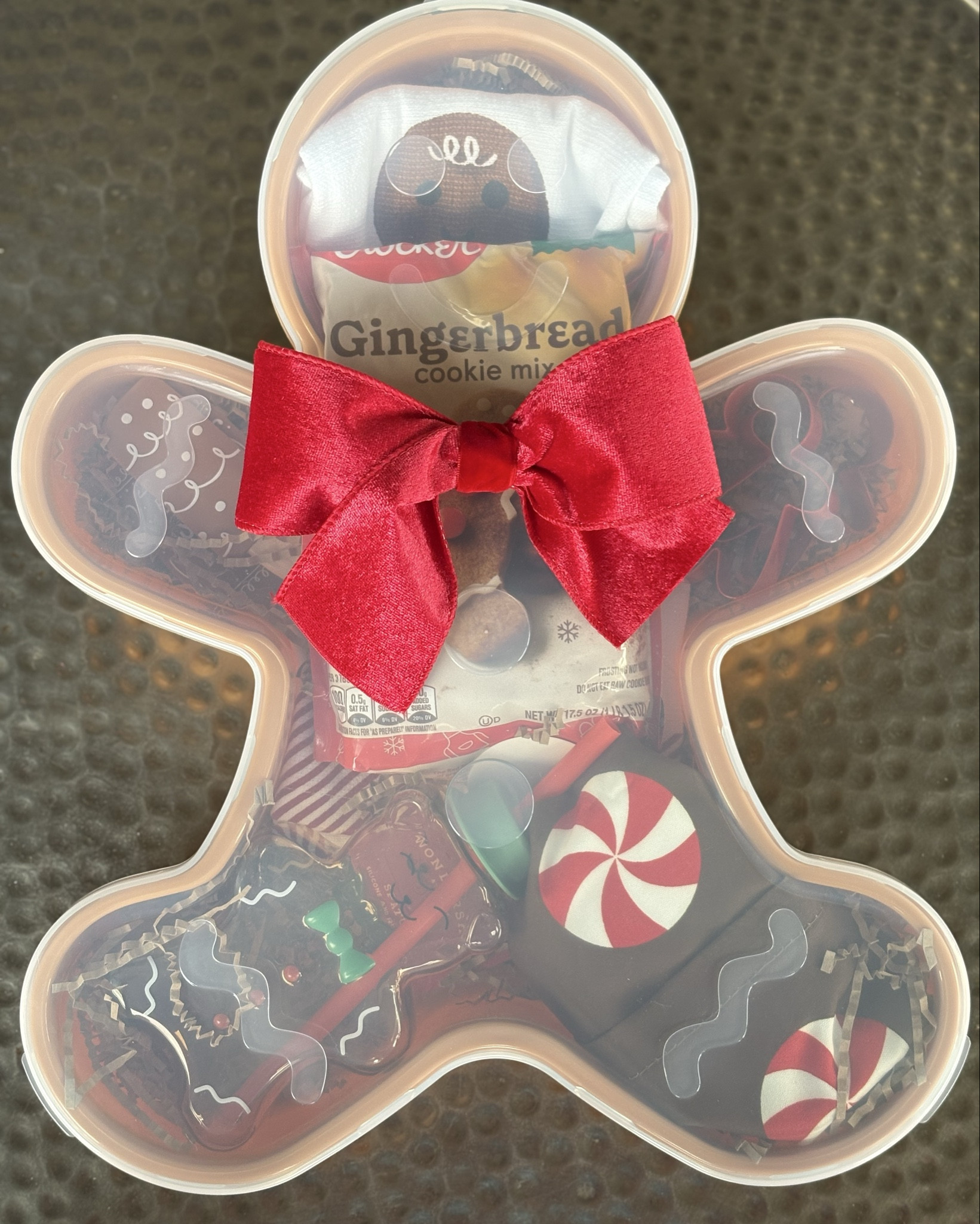 Cutest Christmas Containers for all types of gifts!-  Neighbors, Hostess, Teacher, Gift Exchange! ❄️🎅🏻🎄 #hostessgift #teachergift #gingerbreadman #snowflake #christmas #target

#LTKSeasonal #LTKGiftGuide #LTKHoliday