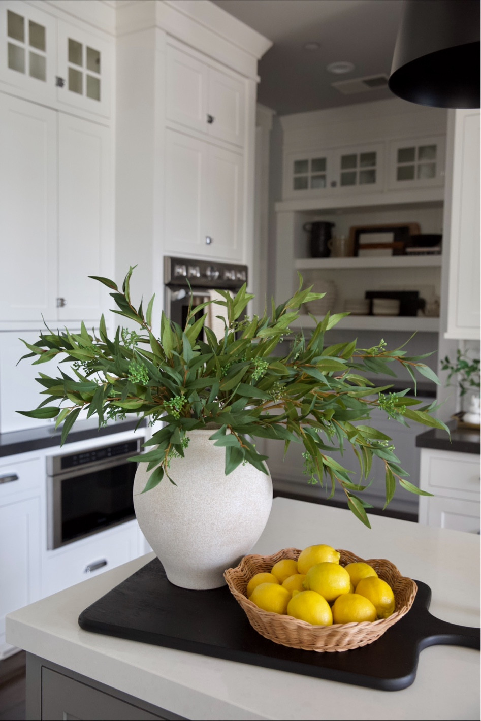 Spring floral arrangements 💐

Spring arrangement | florals | home decor 

#LTKGiftGuide #LTKhome