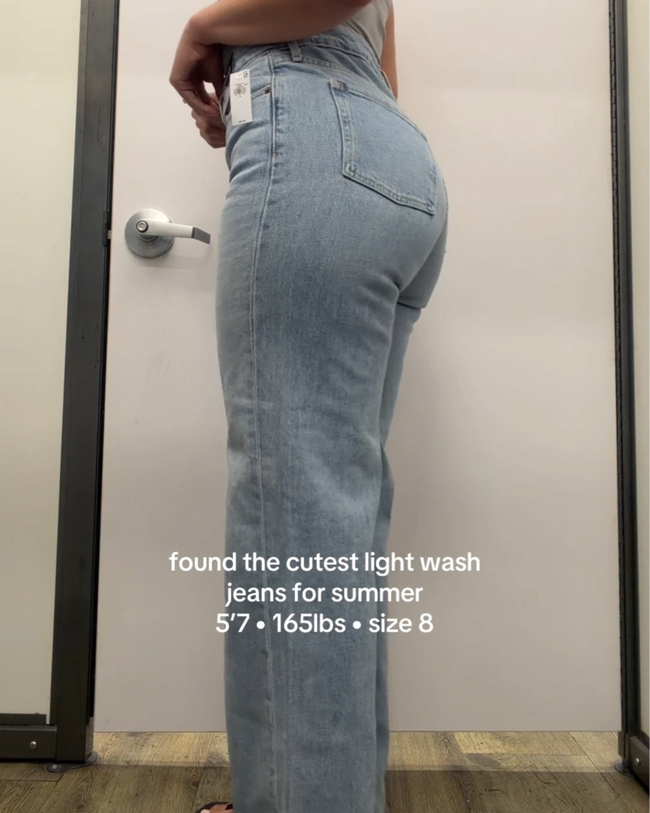 Wide leg jeans

#LTKootd #LTKMidsize #LTKSaleAlert