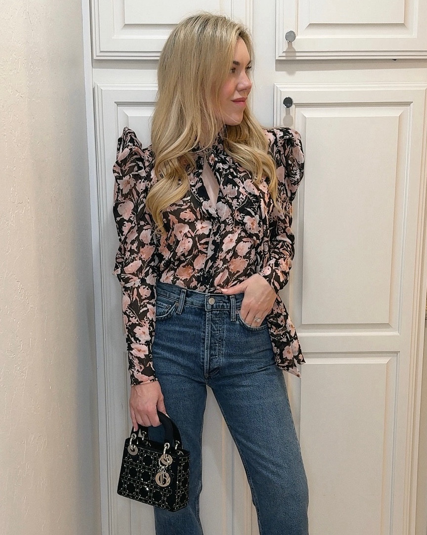 Floral Top
Jeans
Bag
Spring Outfit 