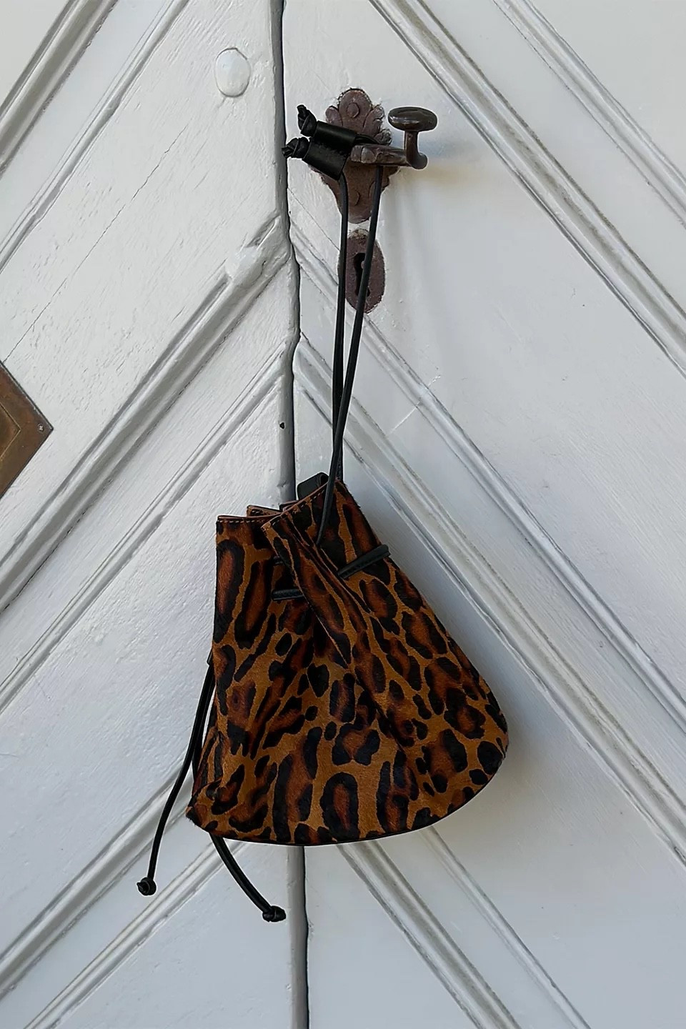 Leopard bag perfect for date night 🤎🍂

#datenight #leopardbag #handbag #bag #fallbag fall fashion, fall outfit, fall outfits, fall wardrobe, fall essential, fall essentials, fall style, fall looks, fall look, fall 2026, fall trend, fall trends, fall closet basics, fall closet basic, fall closet essentials, fall closet essential, fall wardrobe staples, fall wardrobe staple, fall staple, fall staples

#LTKgrwm #LTKootd #LTKOver40