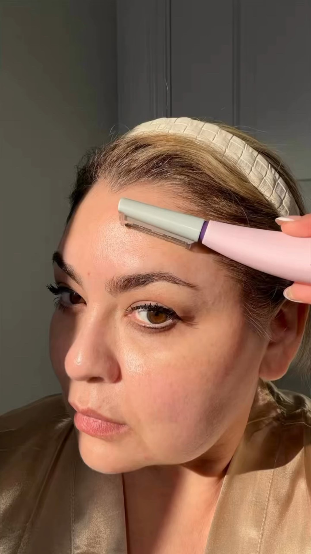 As a skincare enthusiast, I’m not new to at-home dermaplaning. However, I’d never tried anything similar to Sonicsmooth.  This dermaplaning device gave me top-tier, out of the ballpark, next-level results. The 3 speeds of vibration offer control as to how deep you want to exfoliate (I used level 2). My skin is brighter, way smoother, and so shiny after using it for the very first time. My only regrets is not finding this product sooner. I’m never going back to those cheap dermaplaning blades. I rate Sonicsmooth 1000/10! ♥️ Highly recommend! 

#verifiedreview #mtbpartner #skincaretools