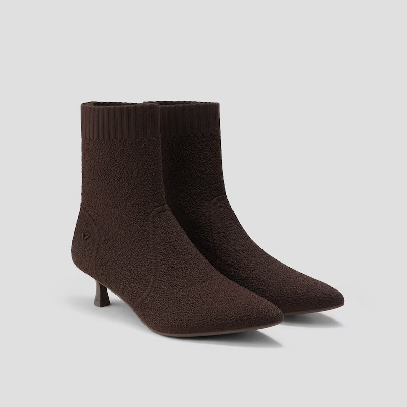 Pointed-Toe Boots (Sophia) | VIVAIA