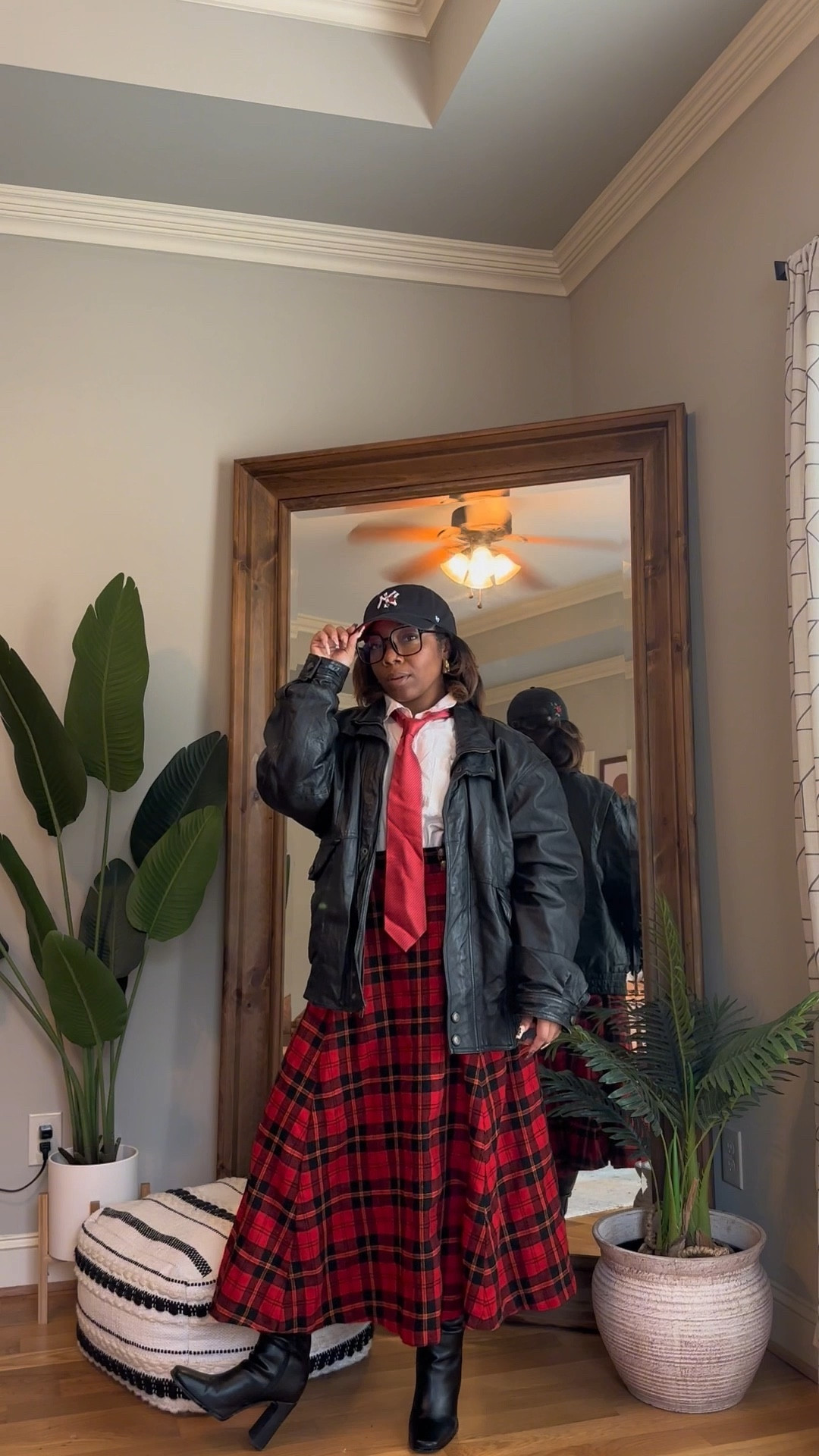 Making the living room my runway 💁🏽‍♀️

#LTKgrwm #LTKMidsize #LTKHoliday