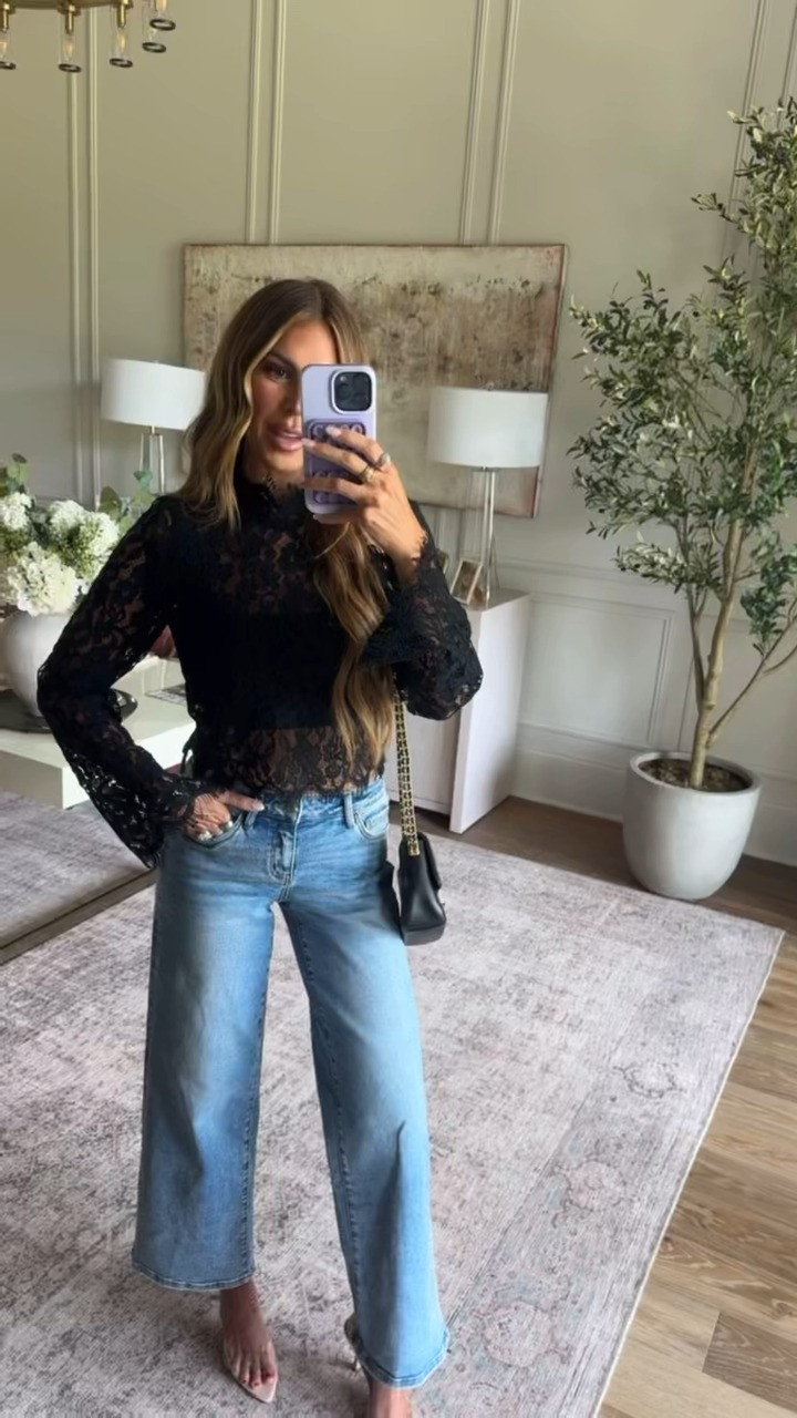 use code hollie40 for 40% off! wearing a small top and 27 in the jeans 🖤 

 