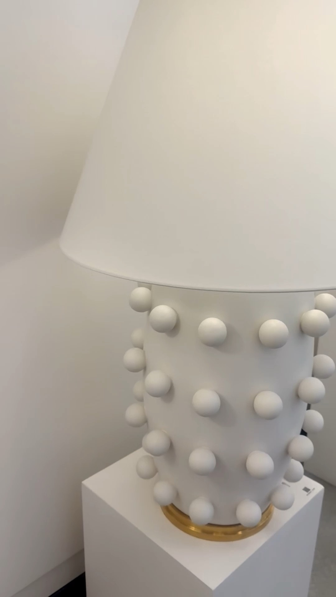 Love the sculptural form of this modern table lamp — it reads like an art piece while still feeling effortless and functional. One of those pieces that instantly elevates a space.

#tablelamp #lighting #modernlighting #sculpturallighting #homedecor #interiordesign #ltkhome


#LTKHome #LTKFestival