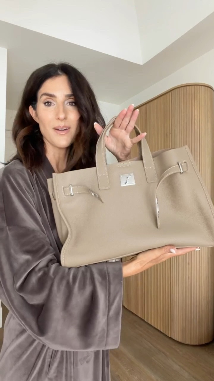 Ok wow! I did not expect to love this bag as much as I do! Definitely looks designer without the price tag. #stylinbyaylin #aylin #handbag #amazon #totebag

#LTKOver40 #LTKootd #LTKmomlife