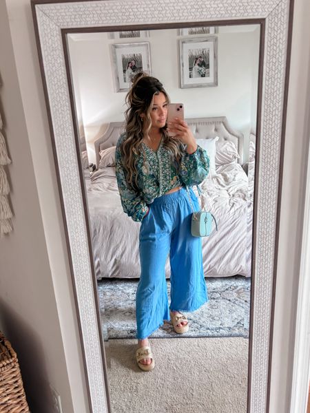 Love this comfy spring fit from
Pink blush! I need these pants in every color! 💙🌞