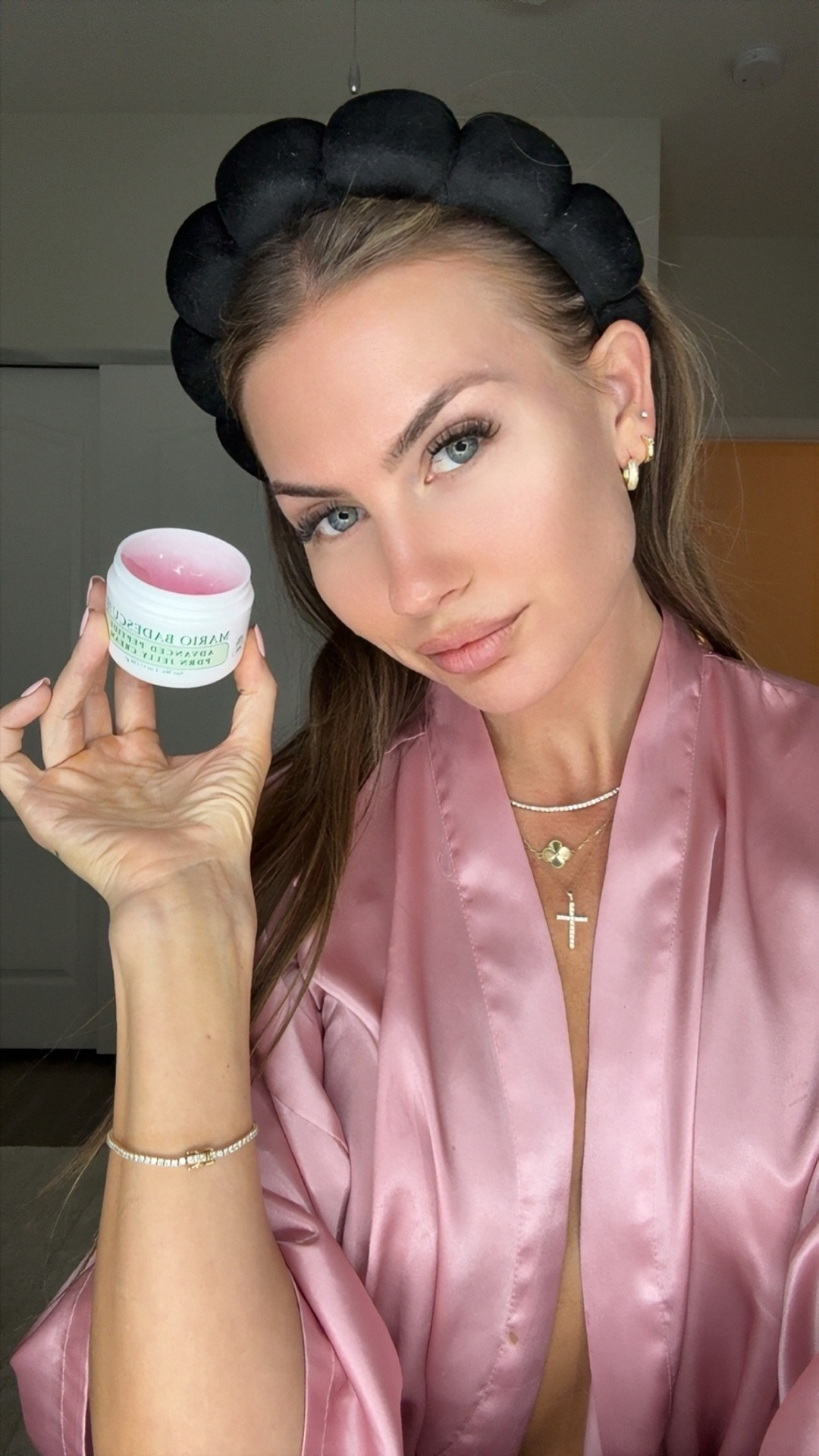 It’s been a week of incorporating the #MarioBadescu Peptide #PDRN Jelly Cream into my am + pm skincare routine and I’ve noticed such an improvement in my skin ✨ #ad

Key benefits-
•helps smooth the look of fine lines
•supports skin’s natural renewal process
•helps calm redness and stressed-looking skin
•deep hydration with a lightweight feel
•reinforces the appearance of the skin barrier

#mbPDRN #VeganPDRN 

#LTKmorningroutine #LTKselfcare