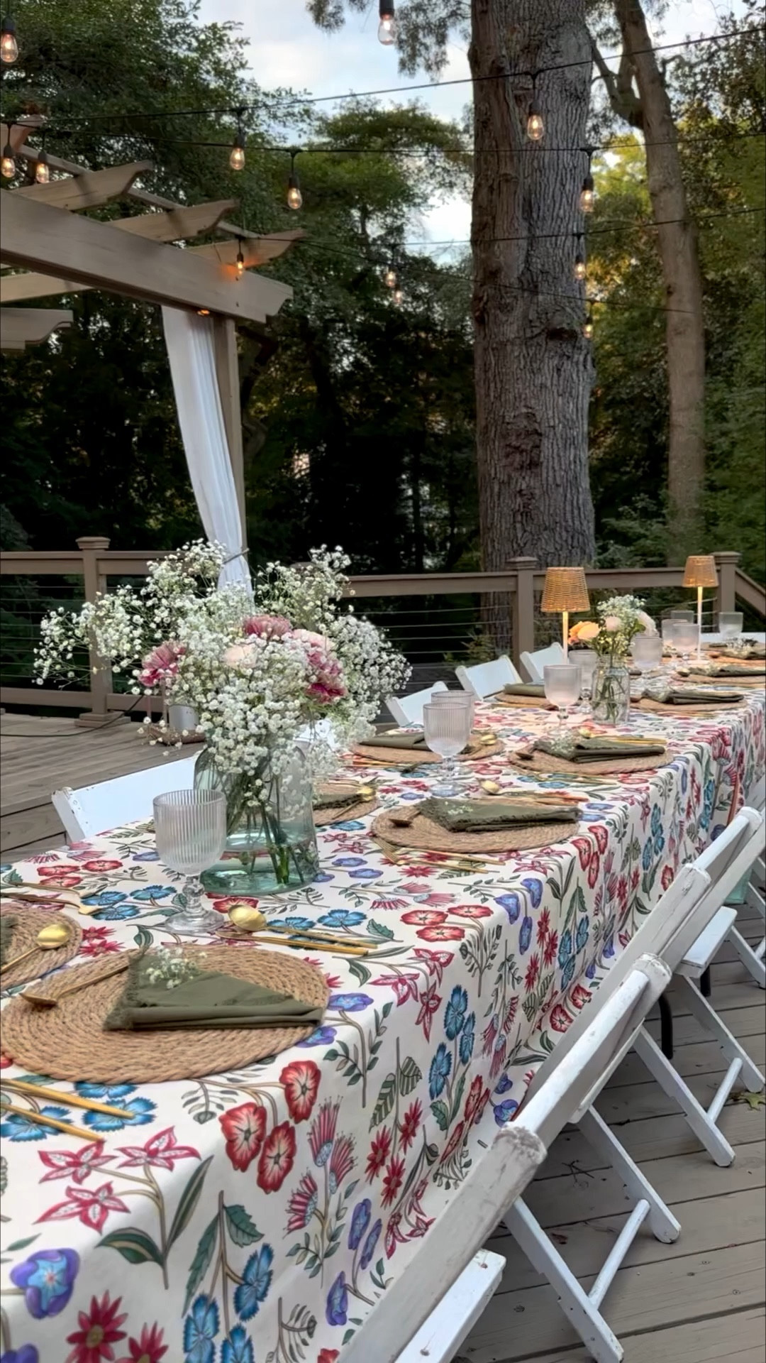 Hooray hooray outdoor dining is on its way! Let this be your sign to get a simple gathering on the books. This entire tablescape can be put together through Amazon finds! Comment TABLE for all the links  