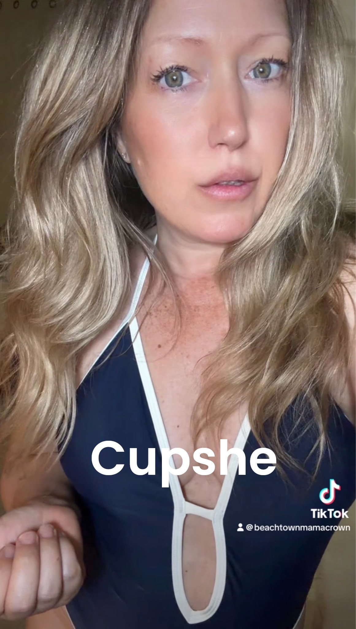 The white straps on this suit can be used in so many ways. I just tied behind my neck for this look @Cupshe