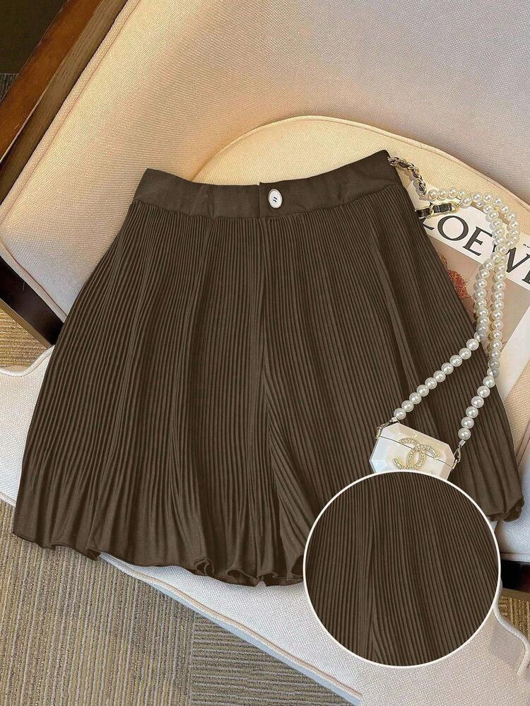 Franclia Plus Size Women Solid Color Pleated Loose Casual Shorts | SHEIN