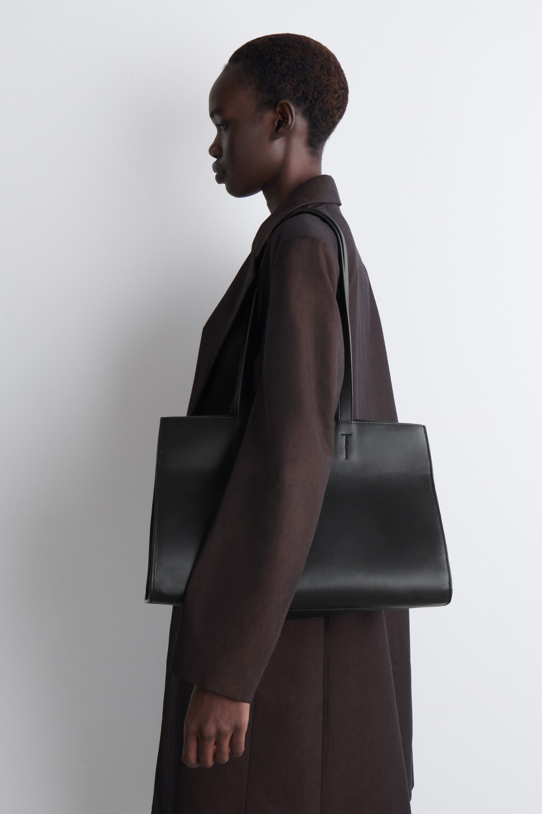 GALLERY TOTE BAG - LEATHER - BLACK | COS GB | COS UK