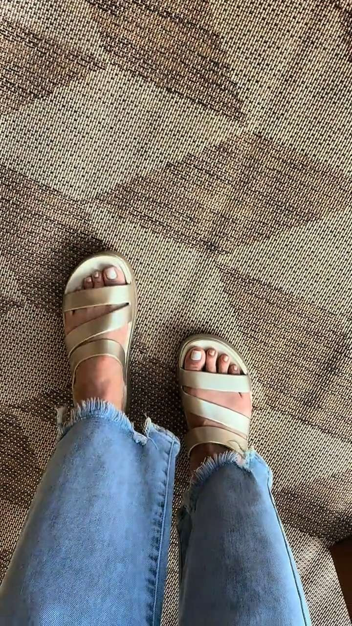 There’s something about the metallic on these that quietly pulls an outfit together without doing too much

#LTKFinds #LTKShoeCrush #LTKStyle
#CrocsStyle #SubtleShine #EverydayFits #earnscommissions 

 #LTKootd #LTKSeasonal #LTKOver40