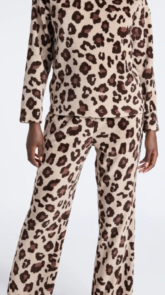 Joyspun Women's Folded Giftable Plush Long Sleeve Top and Pants Pajamas Set, 2-Piece, Sizes S-3X


#LTKGiftGuide #LTKSeasonal #LTKHoliday