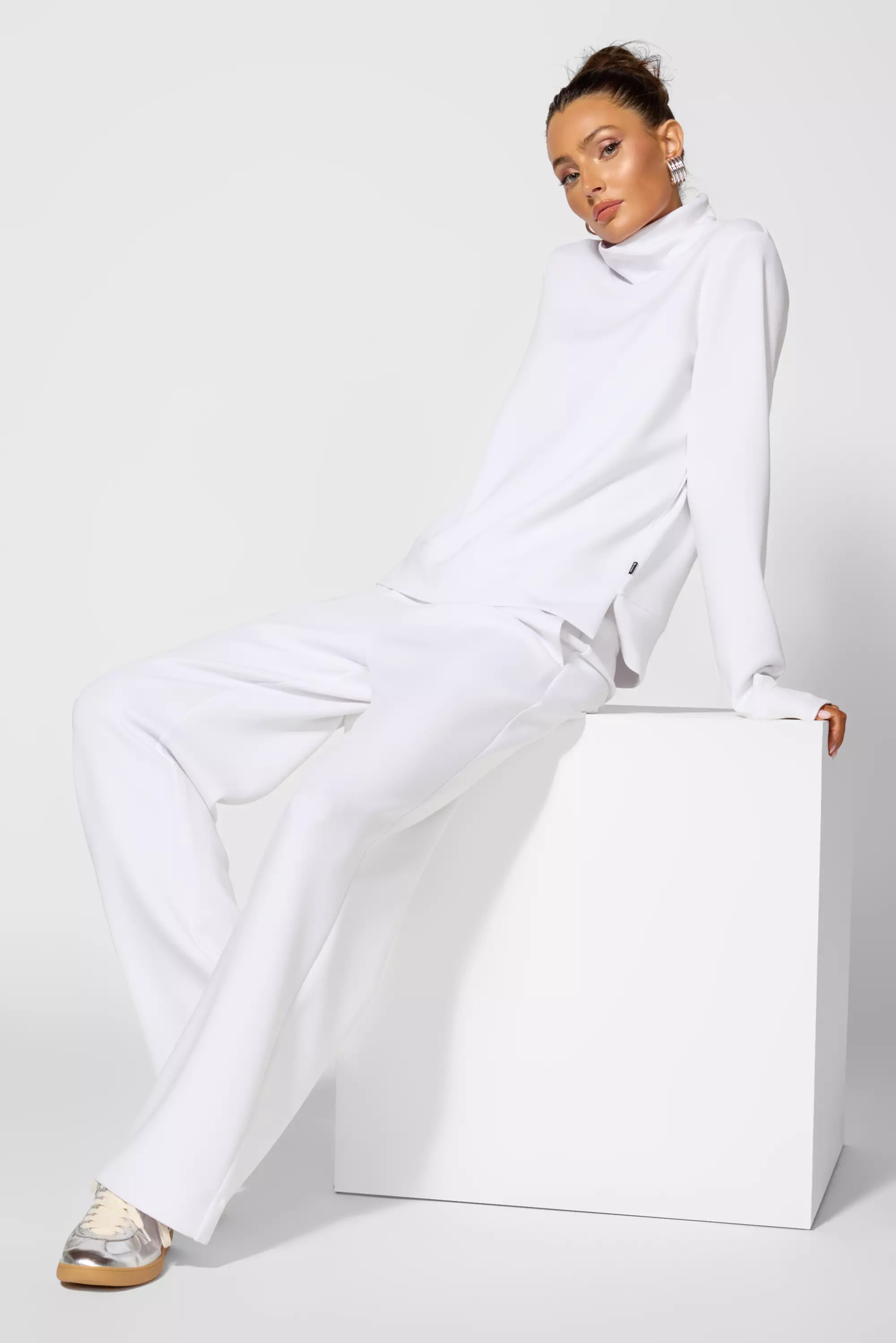 Dreamweave™ Mock Neck Sweatshirt - Brilliant White | MPG Sport