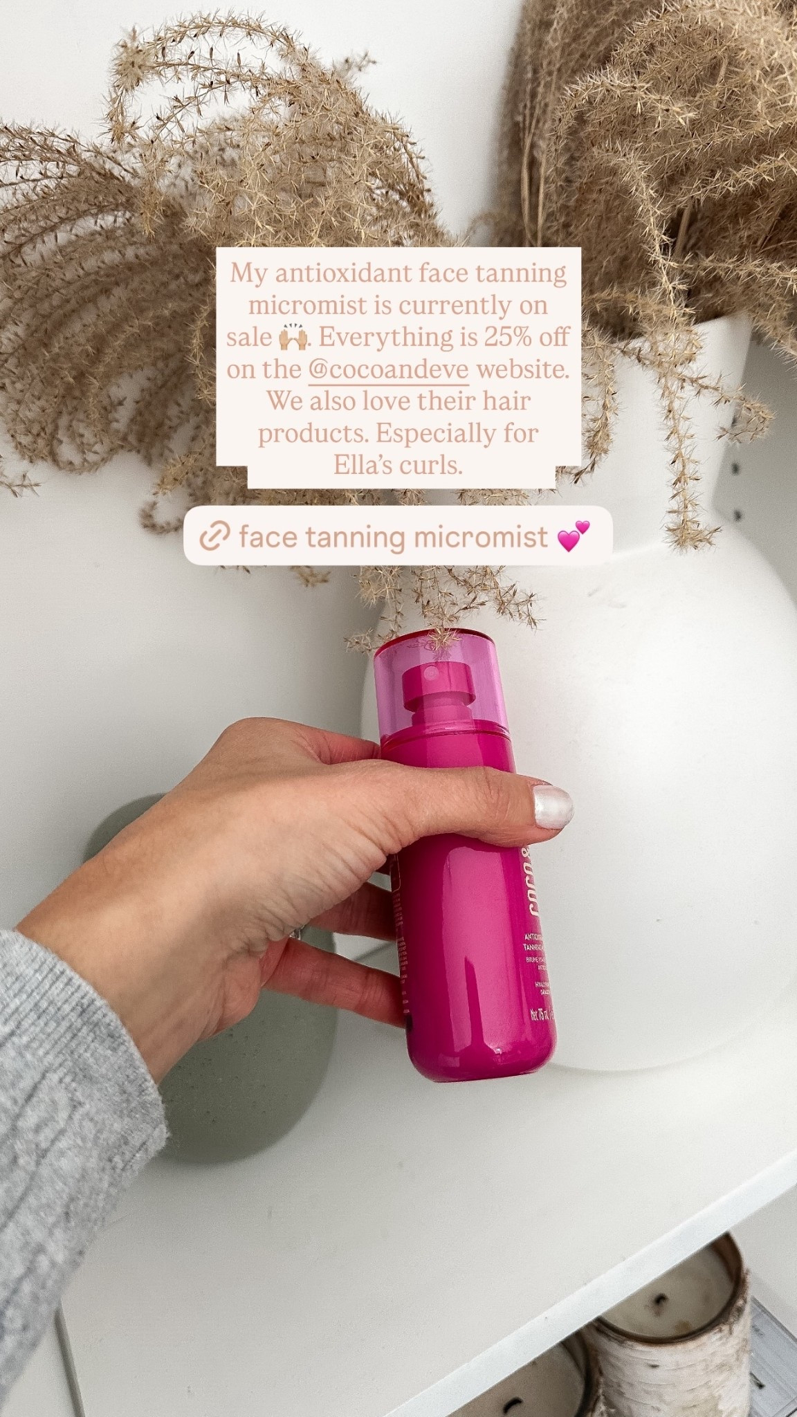 My antioxidant face tanning micromist is currently on sale 🙌🏼. Everything is 25% off on the @cocoandeve website. We also love their hair products. Especially for Ella’s curls.