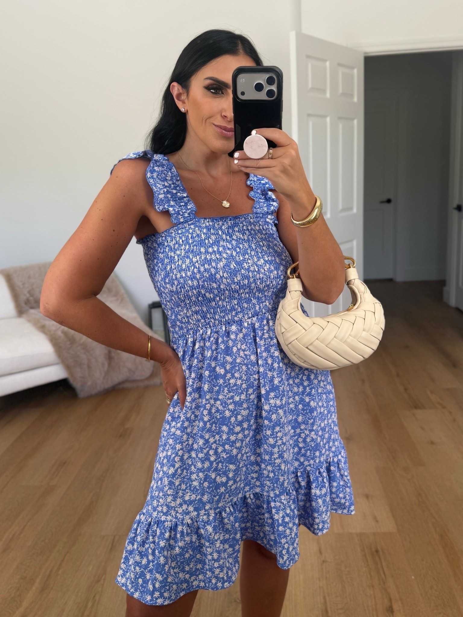 Women Summer Casual Sleeveless dress wearing size medium 