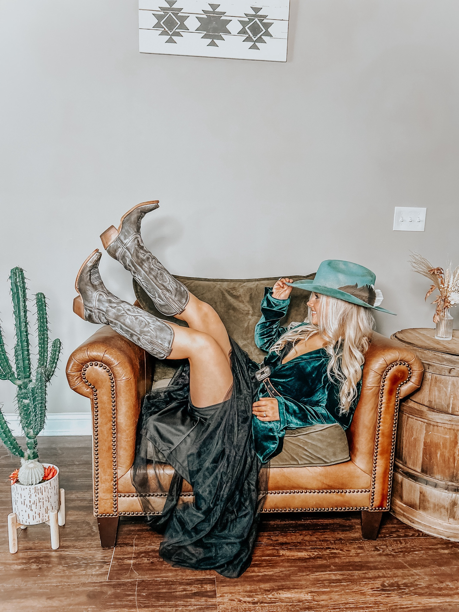 green emerald velvet dress Sweetheart Neck Wide Strap Midi Dress – THE LUCKY COWGIRL main image 0