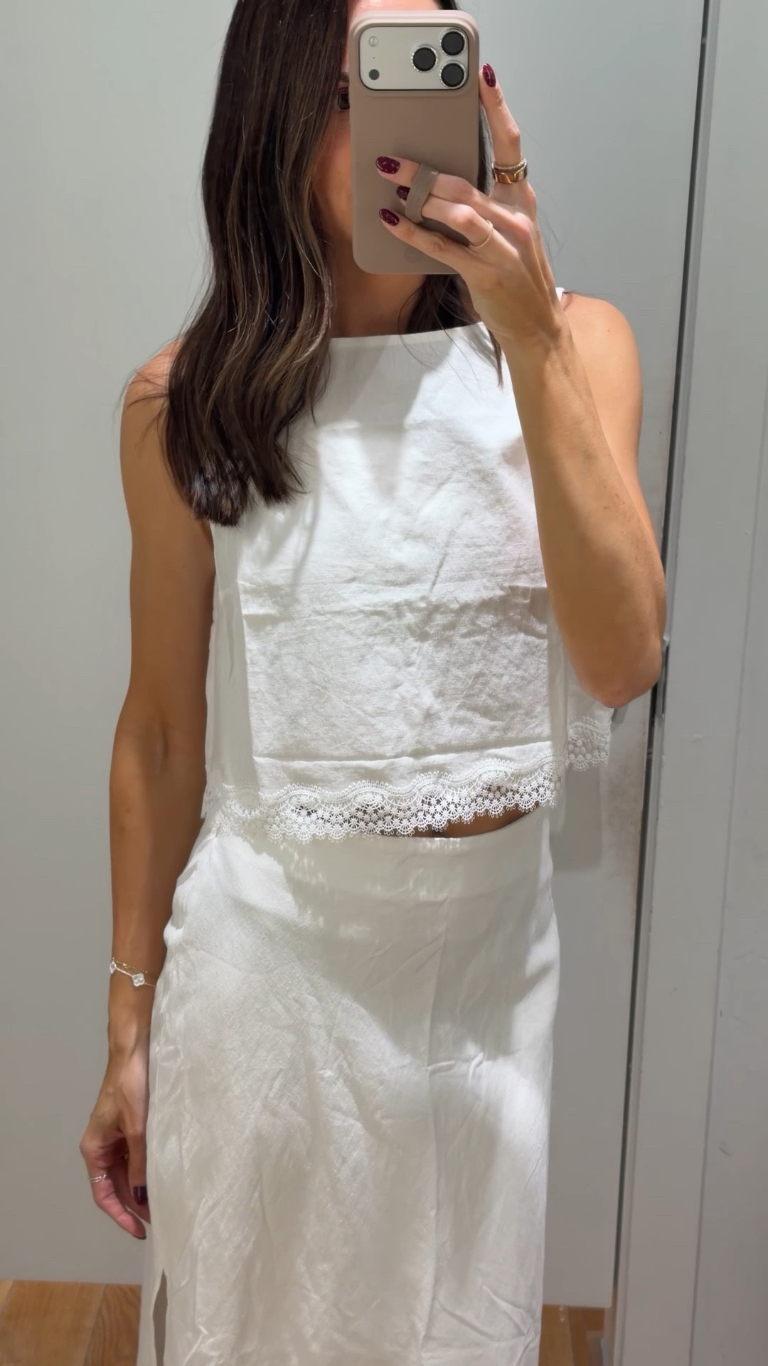 40% off everything at GAP !!! + an extra 10% off for cardholders with code FAMILY 

#LTKSaleAlert #LTKSeasonal #LTKootd