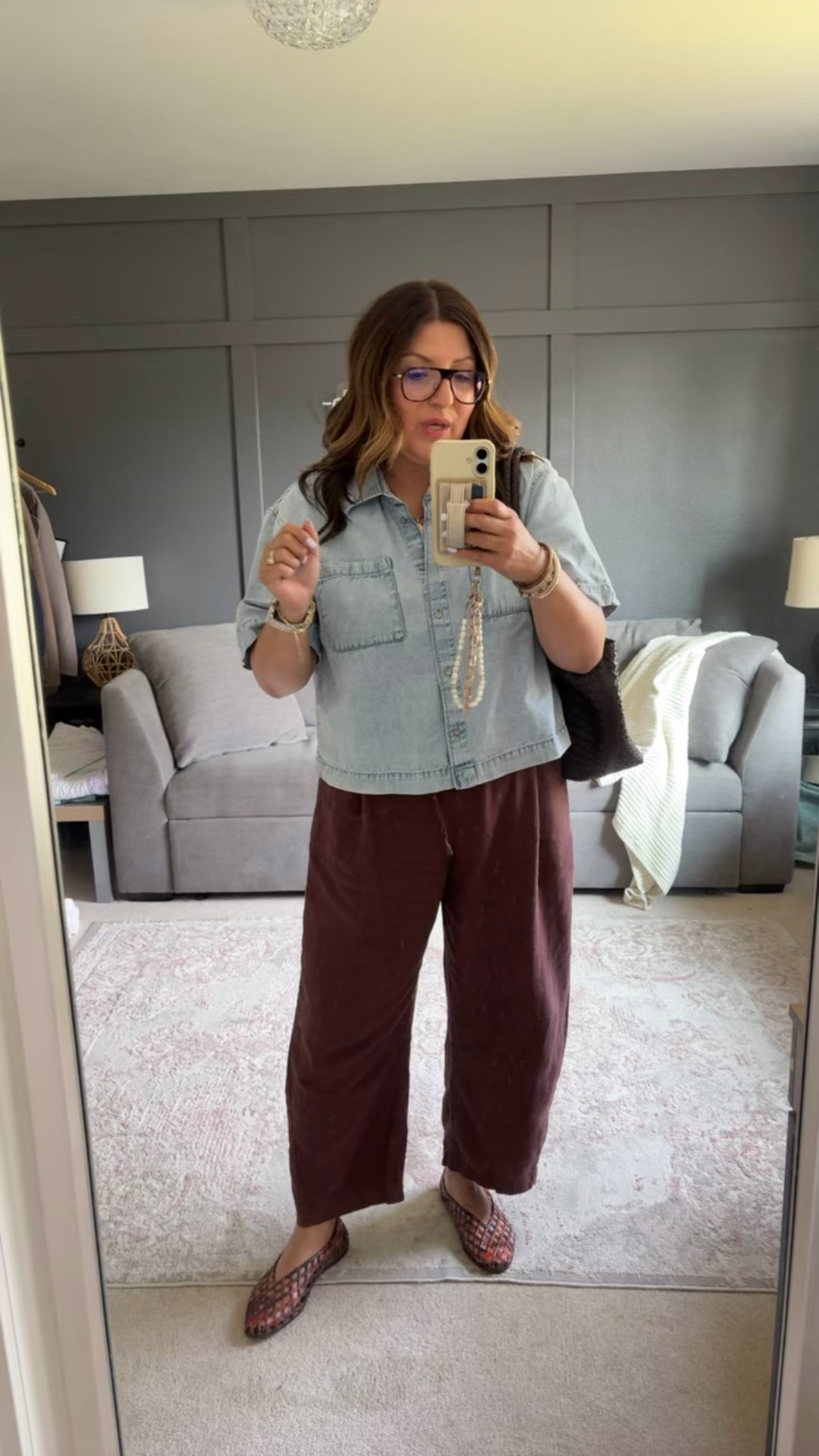 GAP cropped denim shirt - XL 
GAP Factory linen barrel pants
Madewell tote
Jelly flats 
@gapstyle @Madewell

#LTKSaleAlert #LTKOver40 #LTKMidsize
