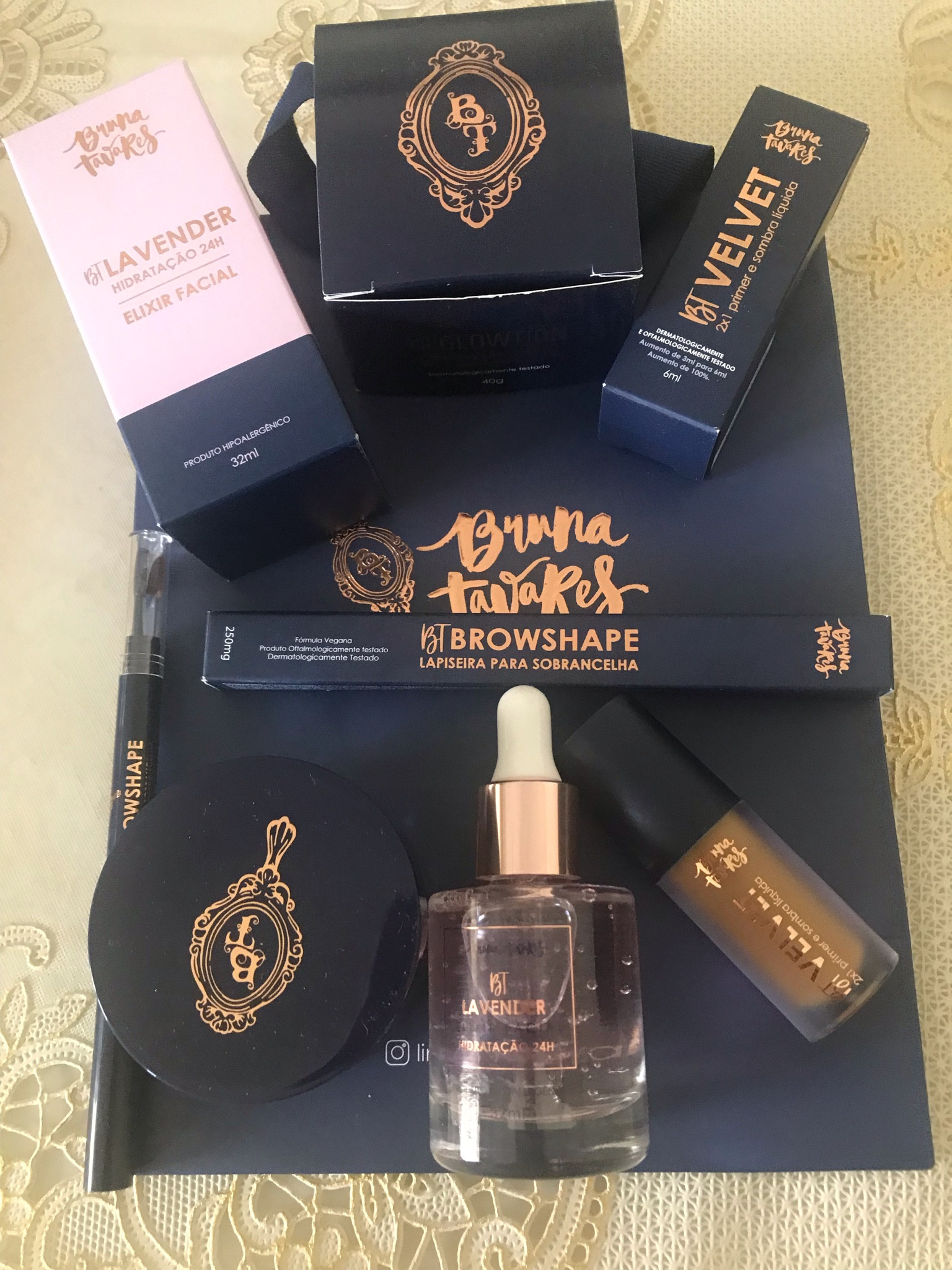 Eu adoro os produtos da Bruna Tavares pois além de ser brasileiros promovem resultados satisfatórios.
@ltkbrasil  #LTKConBR2023 #ltkbrasil

1) Elixir Facial 
2) lápis de sobrancelha 
3) iluminador 
4) Prime 

#LTKFind #LTKbrasil #LTKbeauty