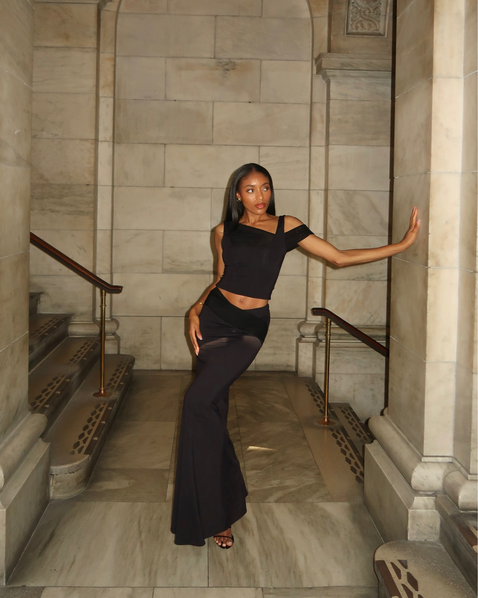 A sleek matching black set 


#LTKstyletip