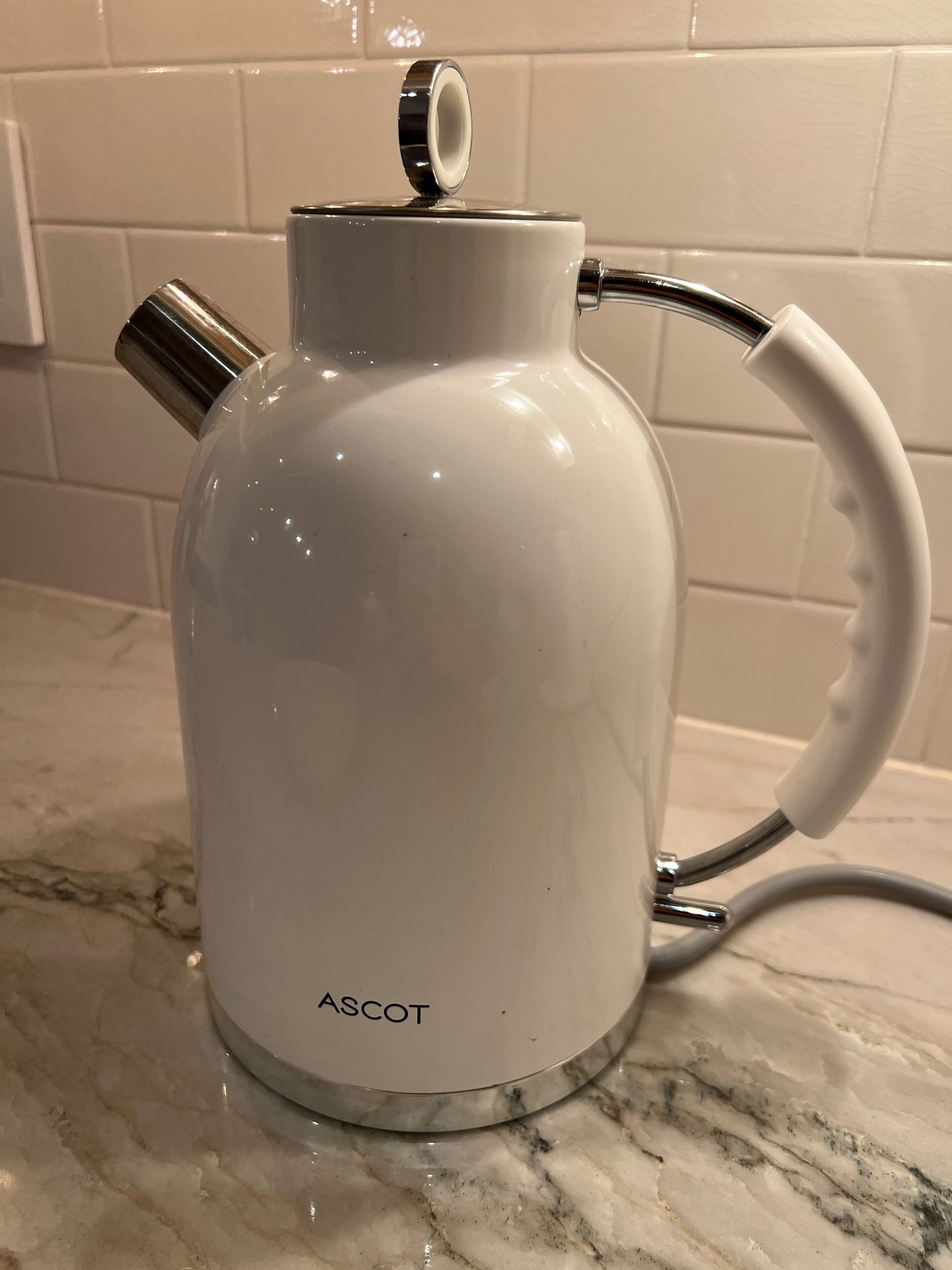 Best chic white kettle 

#LTKHoliday #LTKCyberWeek #LTKGiftGuide