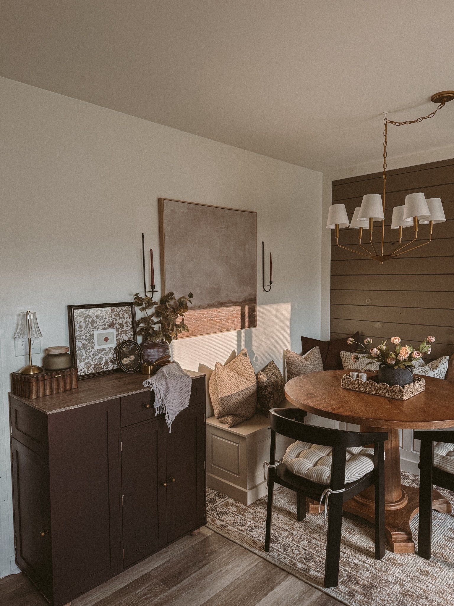 #interiordesign #cozykitchen #cozy #smallkitchen #kitchen #kitchendecor #organicmodern #cottagecore #blockprint #diningarea #diningnook #breakfastnook



#LTKHome