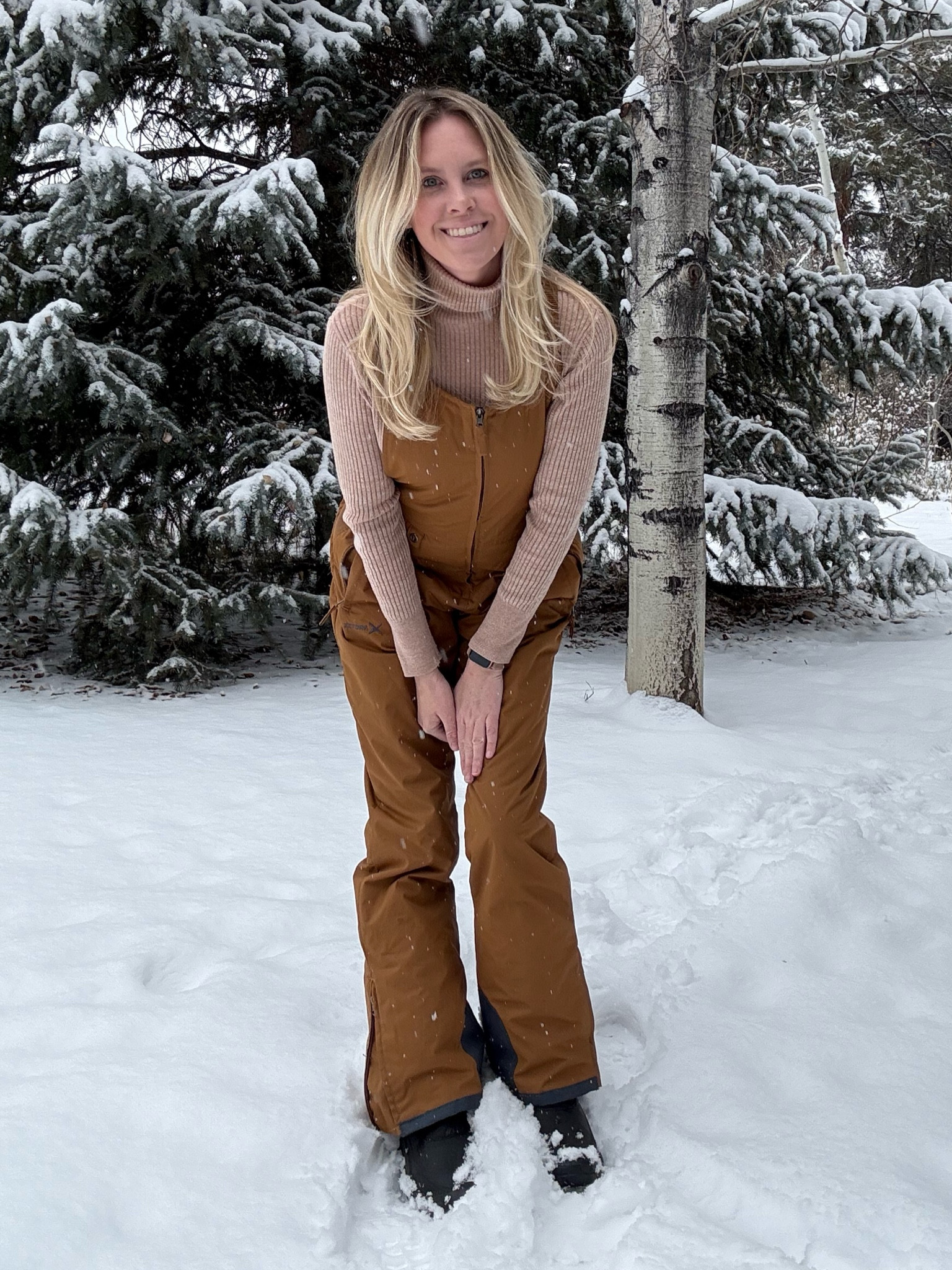 Snow outfit. Winter outfit. Ski outfit. Ski season. Apres. Apres ski. Apres outfit. Snow season. Snowboarding. Snowboarding outfit. Winter weather. Winter gear. 

#LTKSeasonal #LTKFindsUnder50 #LTKHoliday