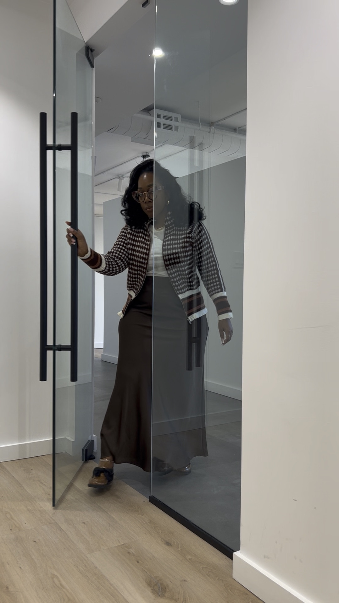 This sweater and this skirt are from different ends of my closet— but I made it work! ✨white T to the rescue!

#LTKStyleTip #LTKFindsUnder50 #LTKWorkwear