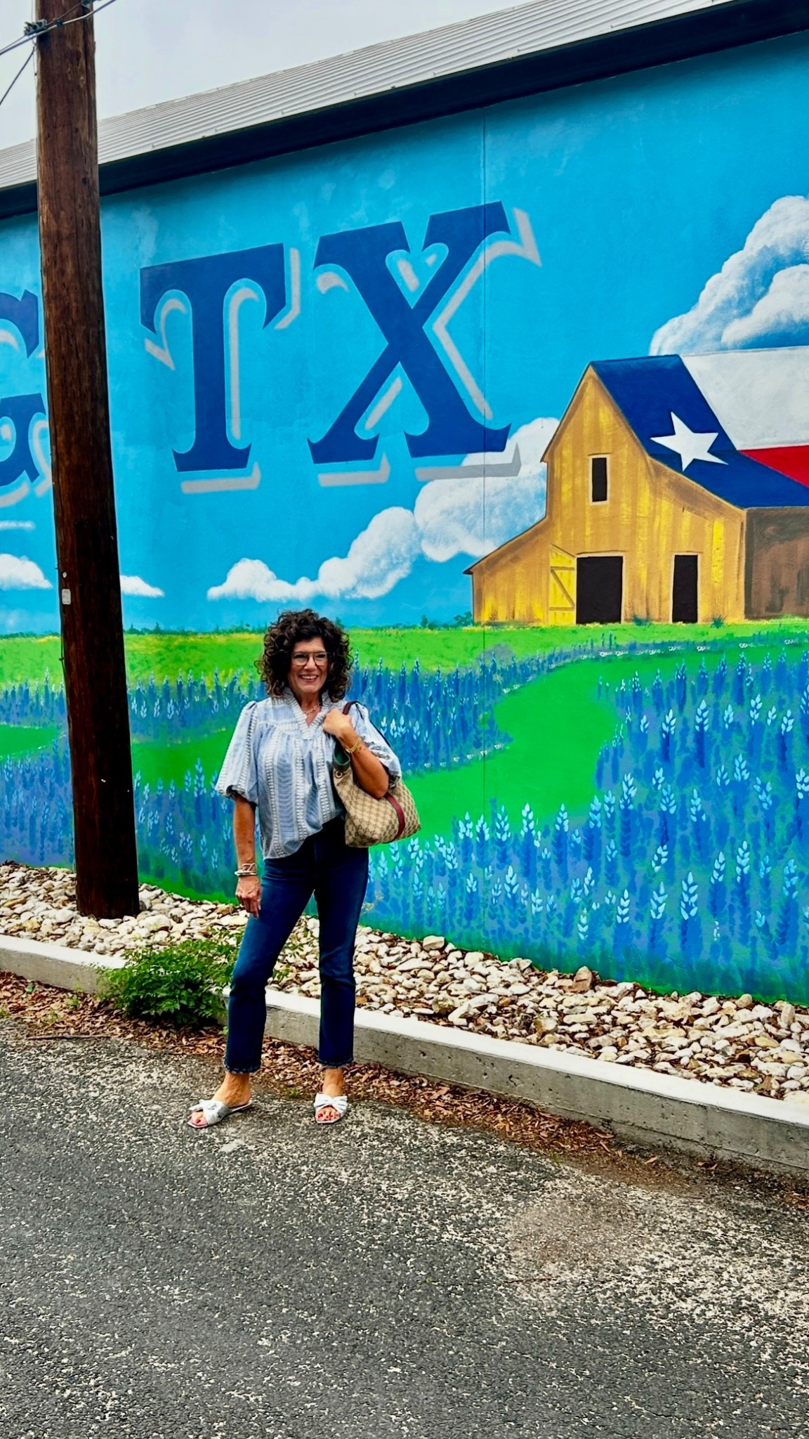 We jumped in the car for an impromptu getaway! 
Threw things randomly in my overnight bag and love how this look came together. 

Silver sandals
Summer tops
Good American jeans
Straight leg jeans 
Weekend outfit
Roadtrip outfit 
Travel ootd 
Women over 60
Rememberwynn18 



#LTKdayinmylife #LTKTravel #LTKootd