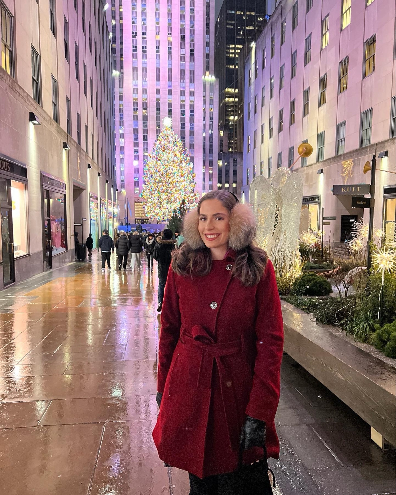 It’s the holiday season… 🎄🎅🏼 The Rockefeller tree is lit, let the Christmas season begin 😝

Red coat, ear muffs, Christmas nyc, what to wear in nyc at Christmas time, nyc Christmas, red jacket, long red coat, fur ear muffs, cold weather fashion, cold weather style 

#LTKHoliday #LTKSeasonal #LTKstyletip