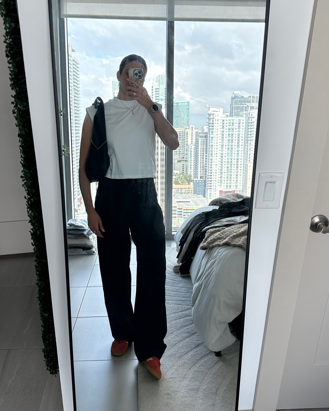 perfect flowy trouser afternoon lunch fit! sneakers are the handball spezials

#LTKWorkwear #LTKSaleAlert #LTKGiftGuide