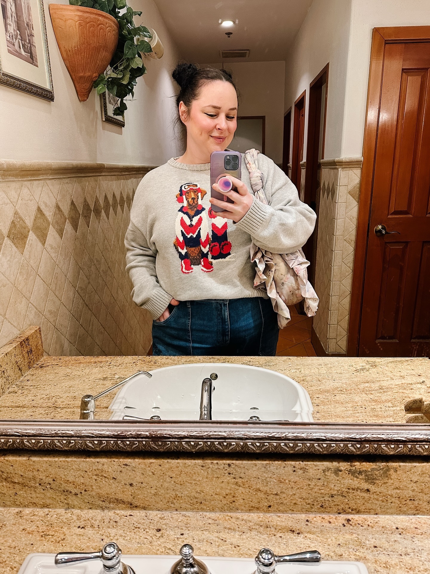 🥰 Saturday stuff 💖 

🍝 @olivegarden with the fam in @nuuly fit 🐶 
👛 favorite purse ever - @selkie 
💖 foster kitten, Beatrix
🐱 stocking up and organizing her food 
📅 giving monthly flea / tick / heart worm prevention to all of our pets - we use @zoetispetcare and @simparicatrio

Hope you’re having a good day! ☀️ 🫂