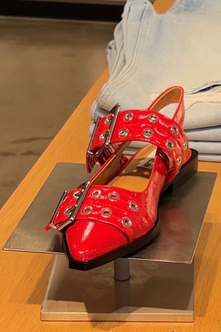 These really stood out to me to my surprise! Would look amazing with a loose jeans shirt and denim pants 