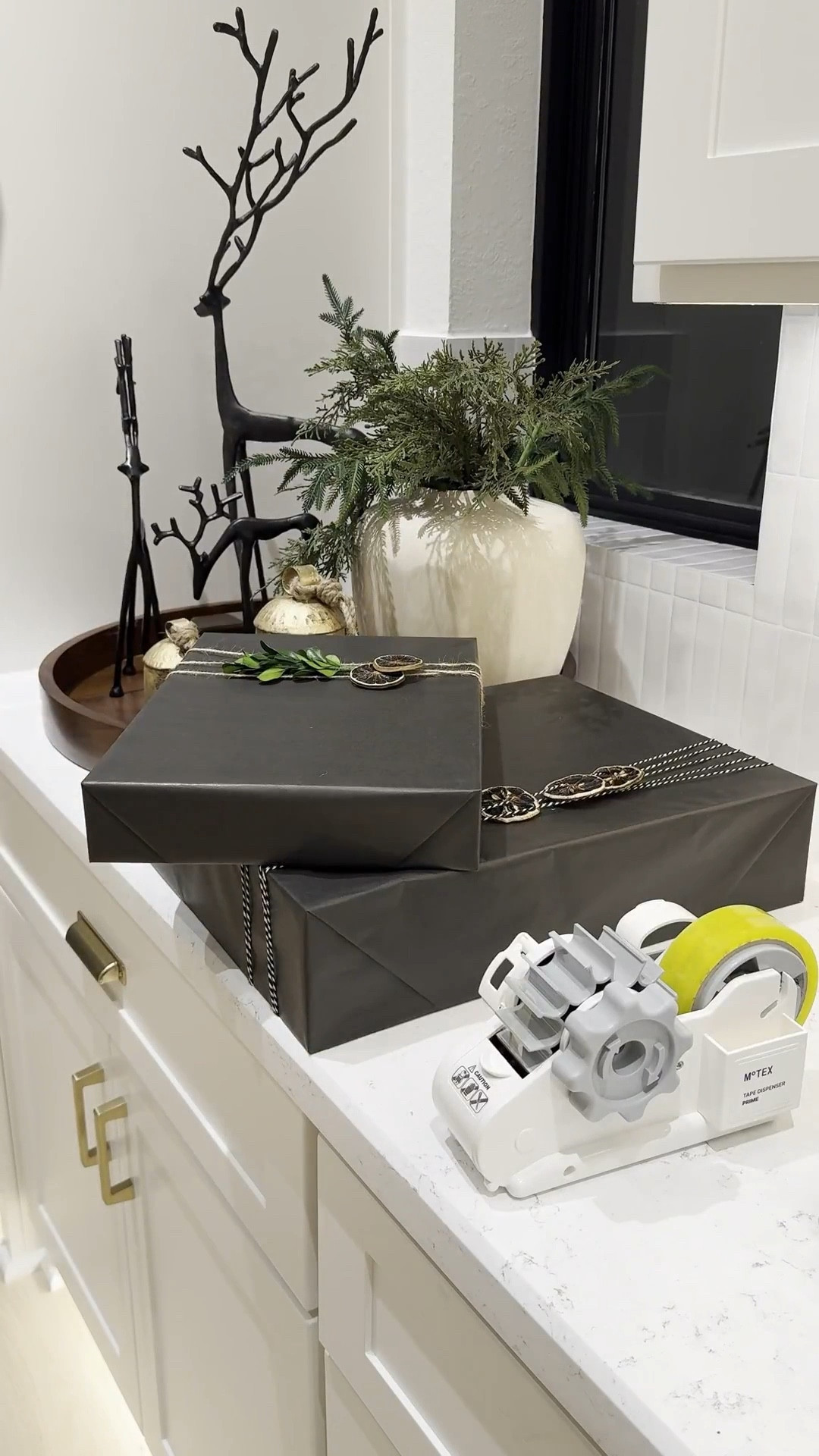 
This dispenser cuts your wrapping tape into multiple pieces which cuts down your gift wrapping! Simply load the tape and twist the knob! 

#LTKGiftGuide #LTKHoliday 

#LTKHome