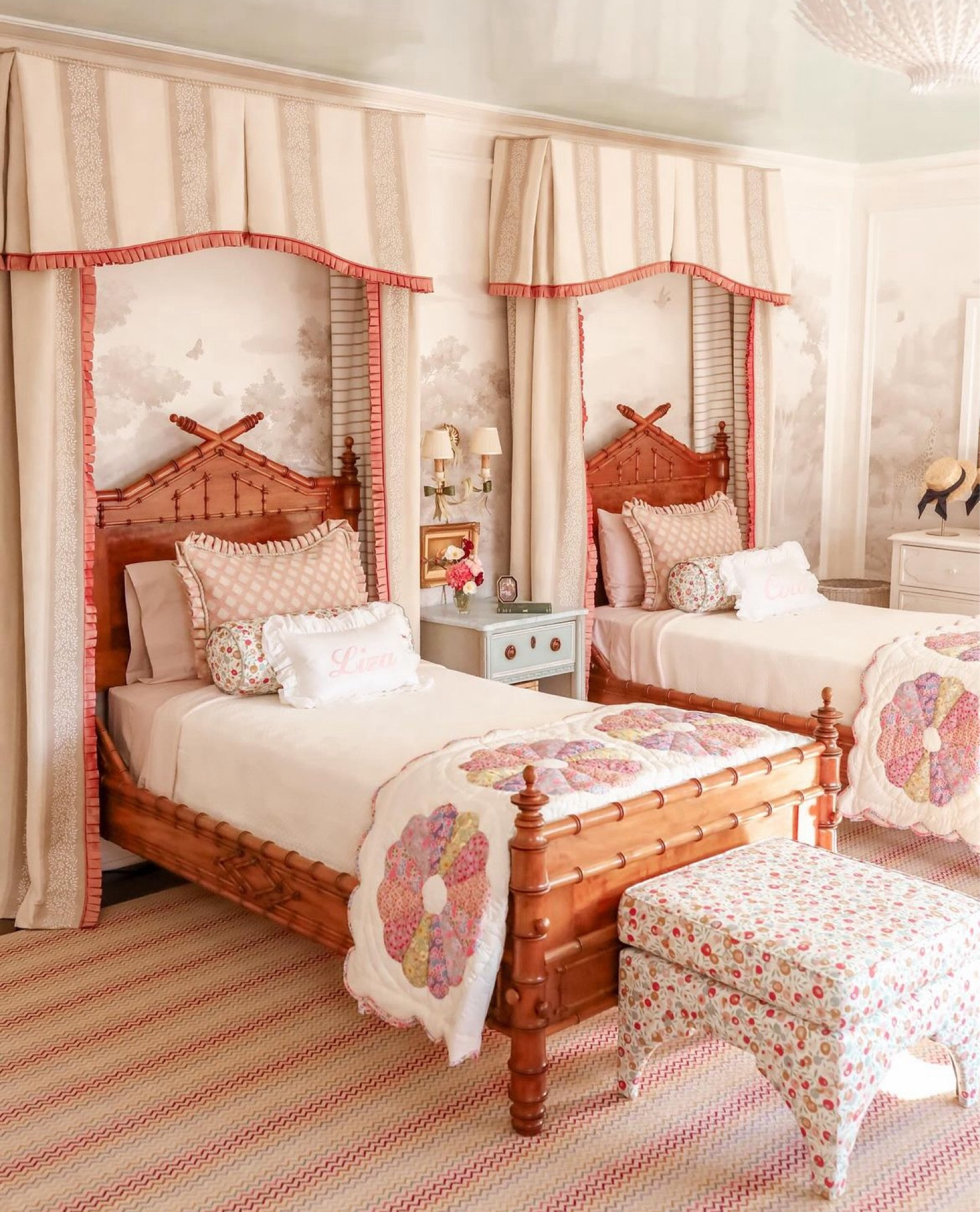 I’ve finally posted to the blog every single source and detail that I used to decorate this room. 🎀 More links on the GIRLS’ BEDROOM HIGHLIGHT on my IG profile! 