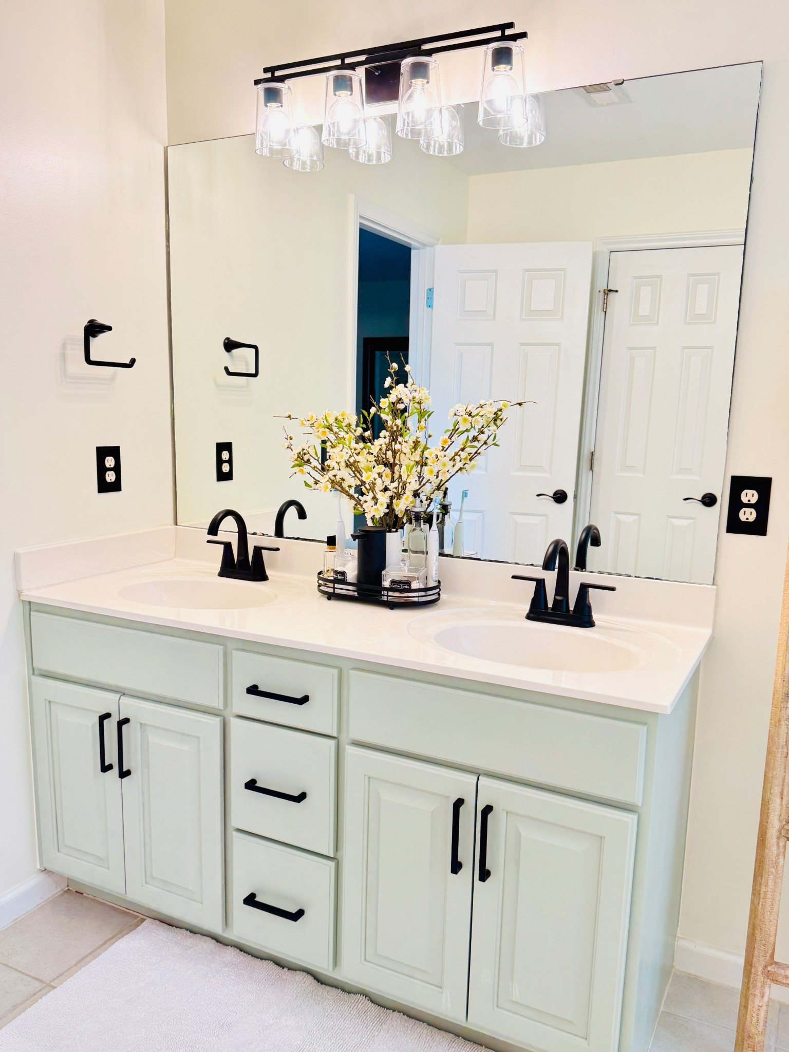 The bathroom project is finally complete, light fixture and all 🤩

#LTKFindsUnder100 #LTKHome #LTKFamily