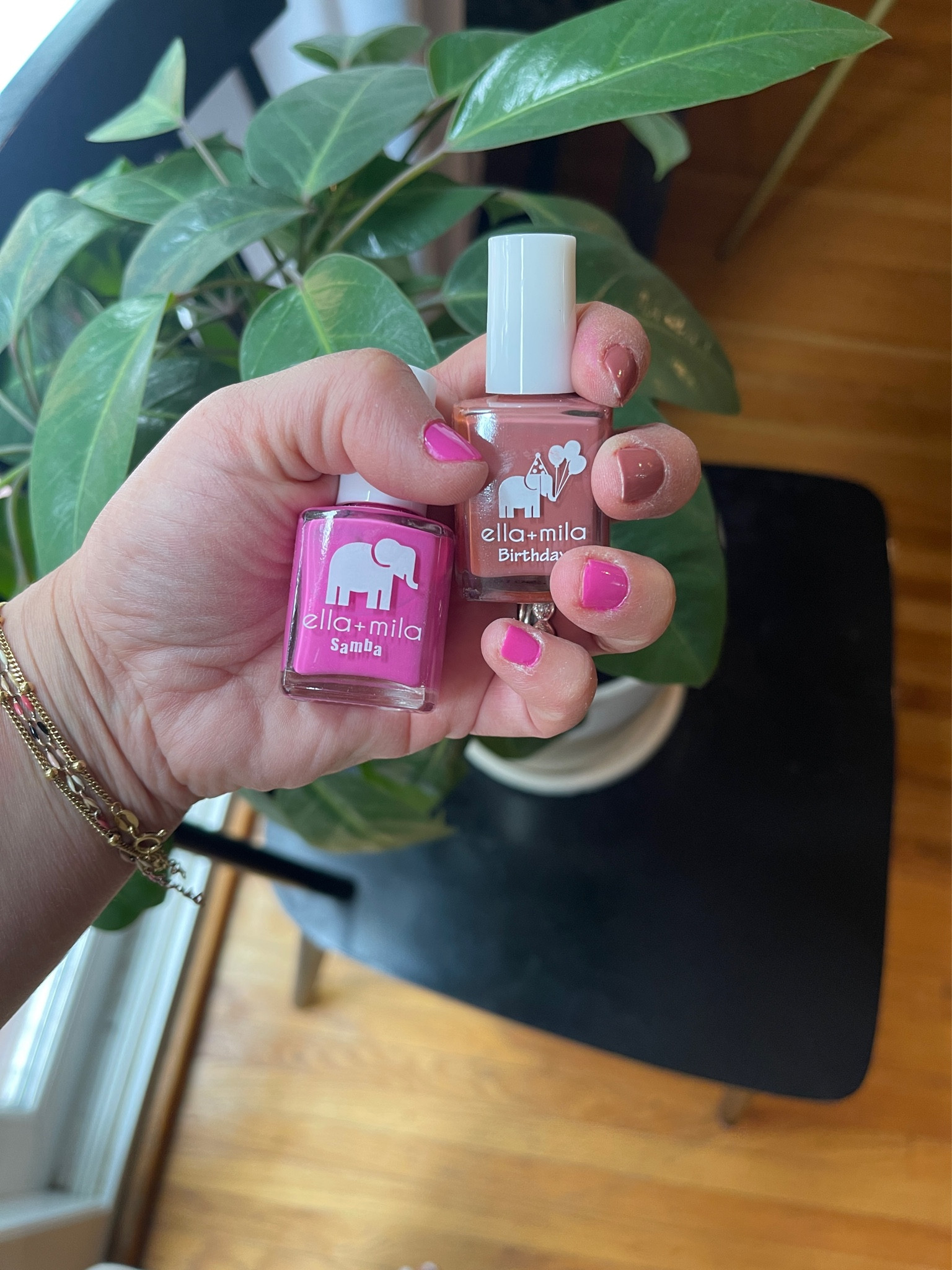 Loving this combo of a neutral with a pop of color 

#LTKBeauty #LTKStyleTip #LTKFindsUnder50